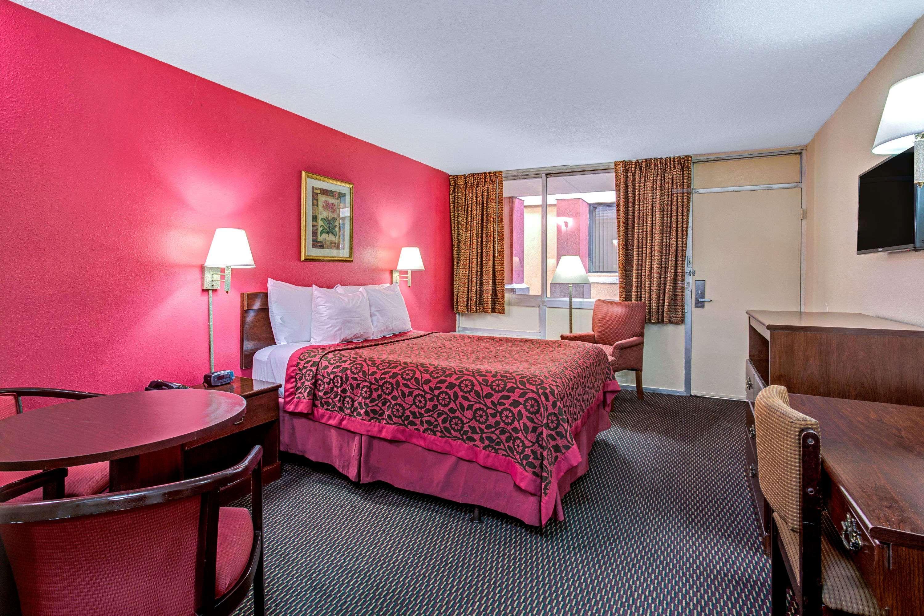 Days Inn Orlando Near Millenia Mall — photo 4