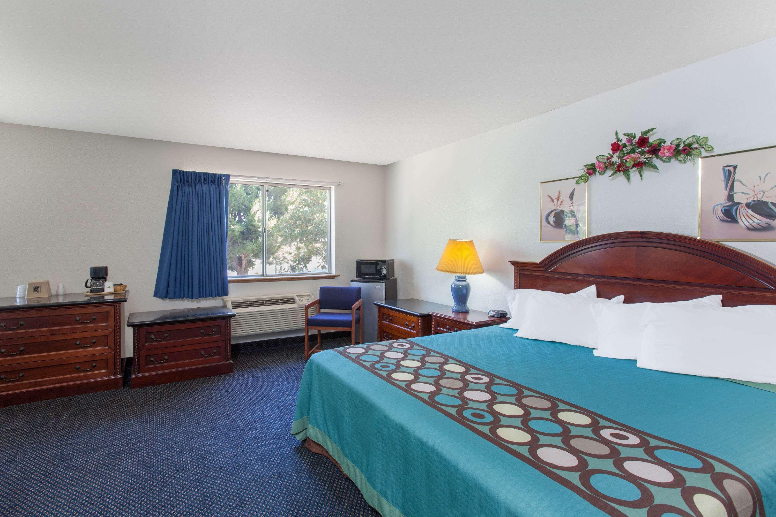 Super 8 by Wyndham Selma/Fresno Area — photo 5