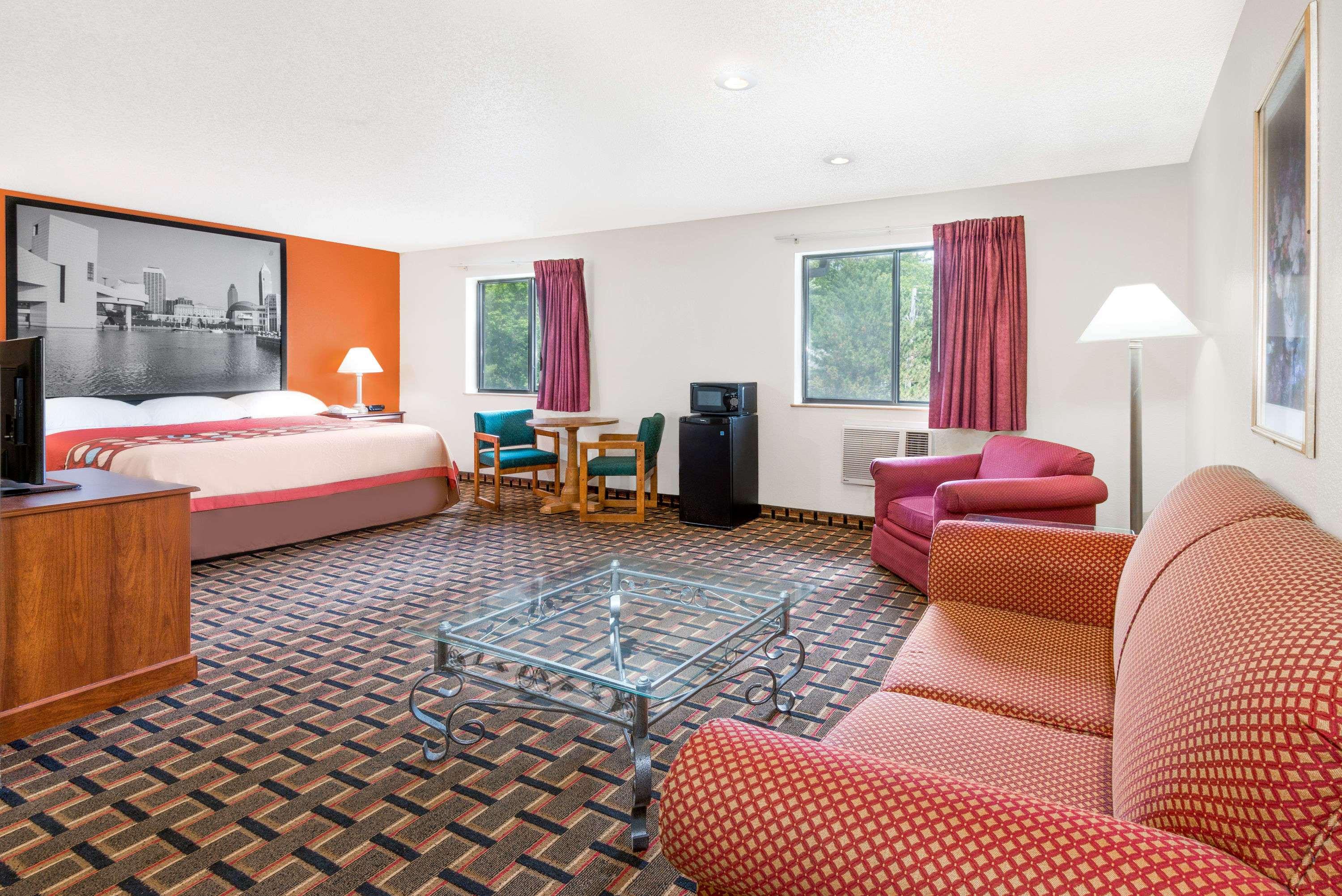 Super 8 by Wyndham Kent/Akron Area — photo 4