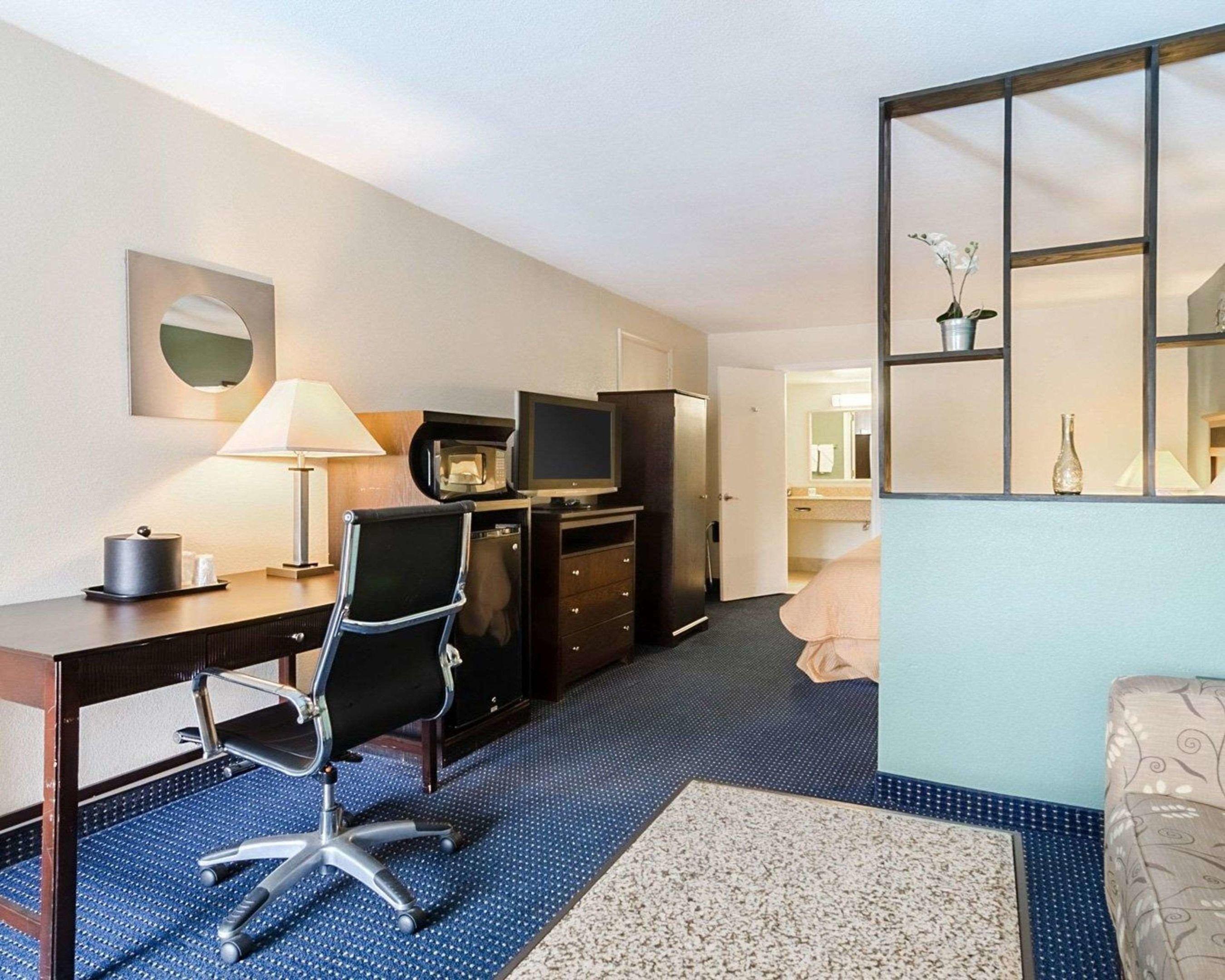 Budget Host Inn & Suites Williamsburg — photo 5