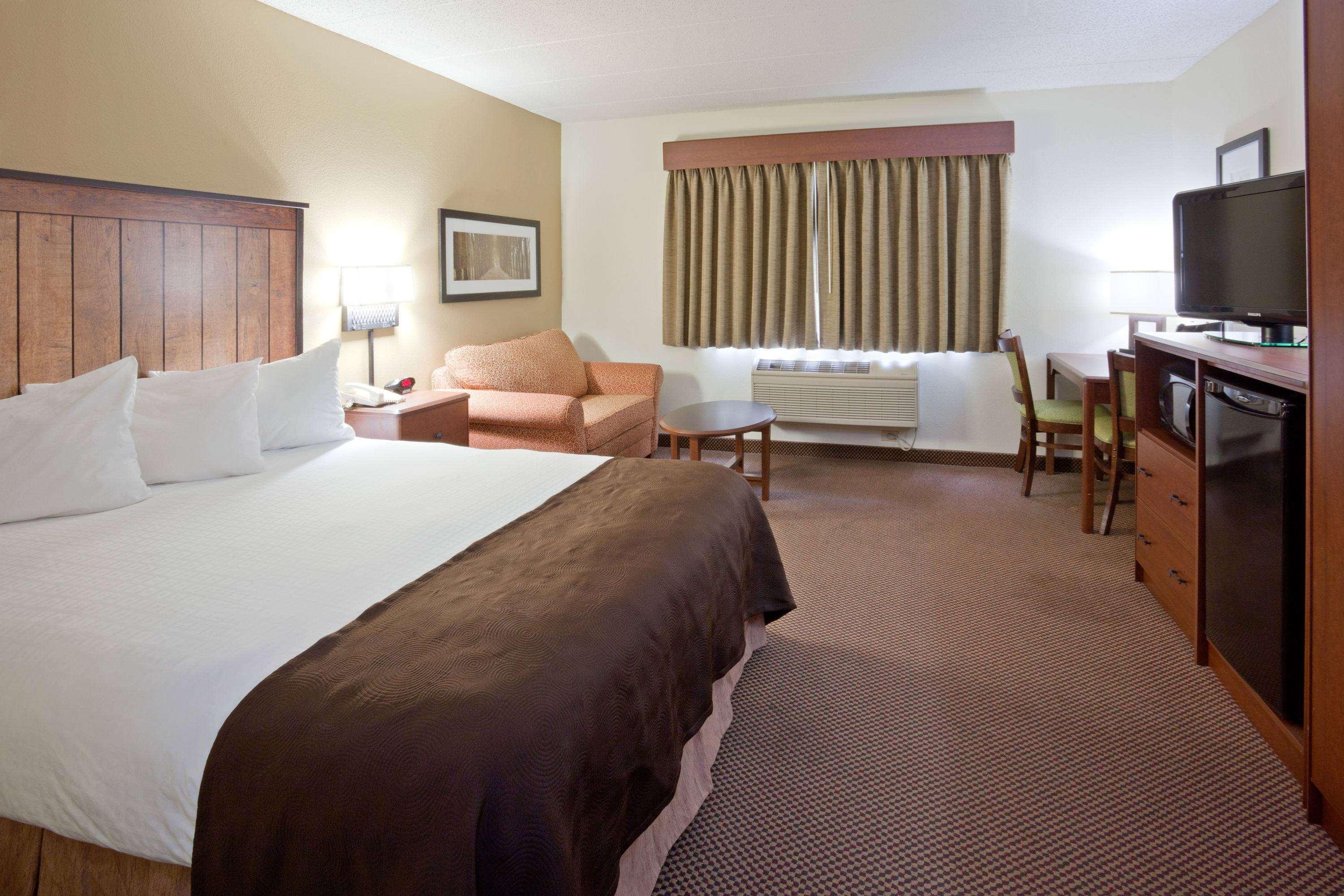AmericInn Lodge & Suites Two Harbors — photo 3