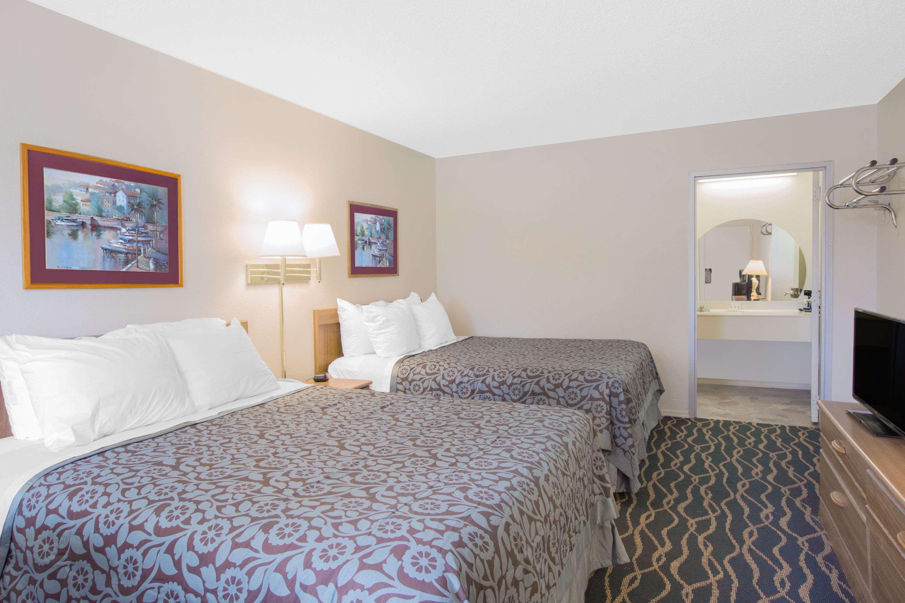 Days Inn Hardy — photo 4