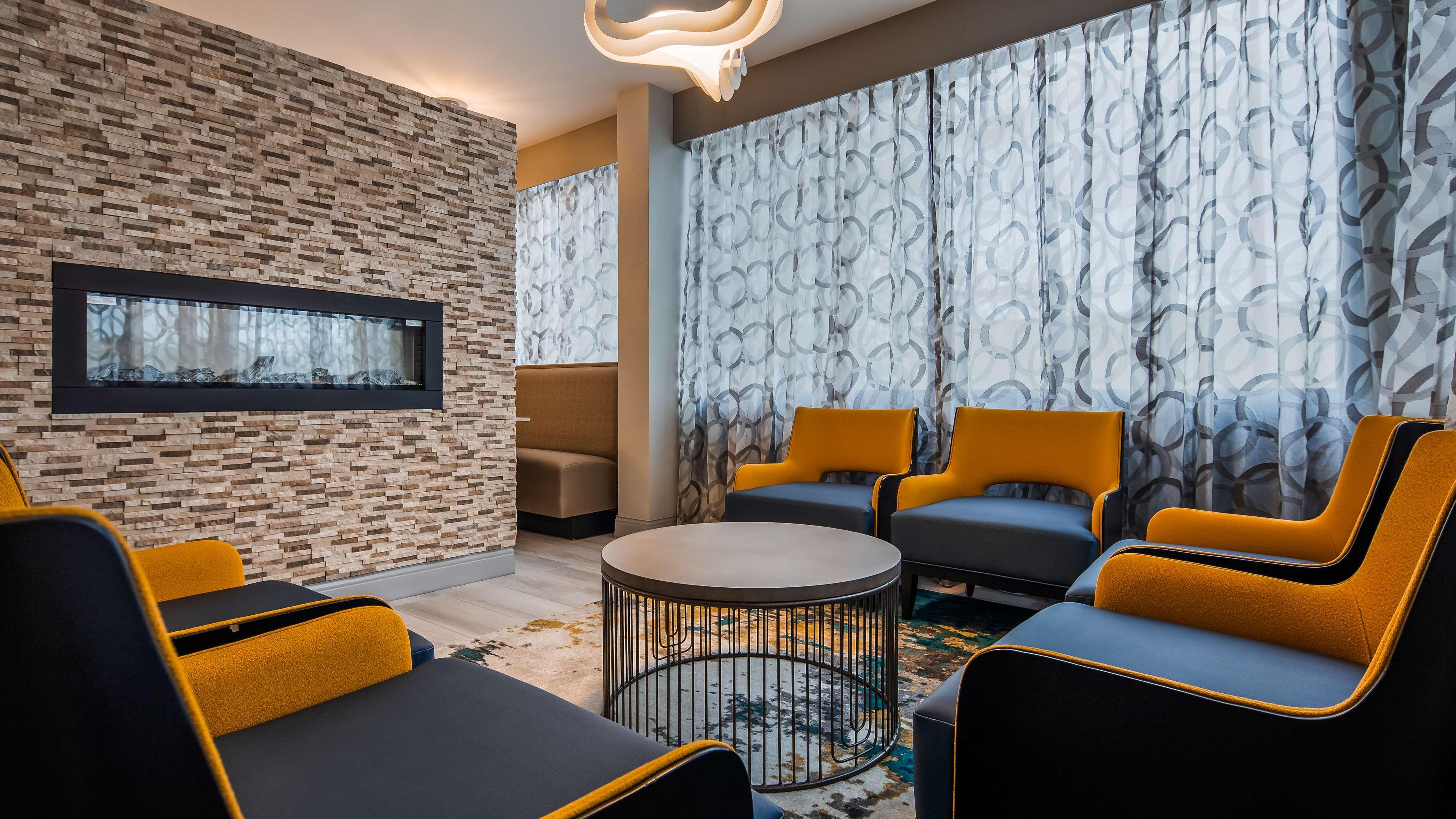 Best Western Plus Bloomington East Hotel — photo 4