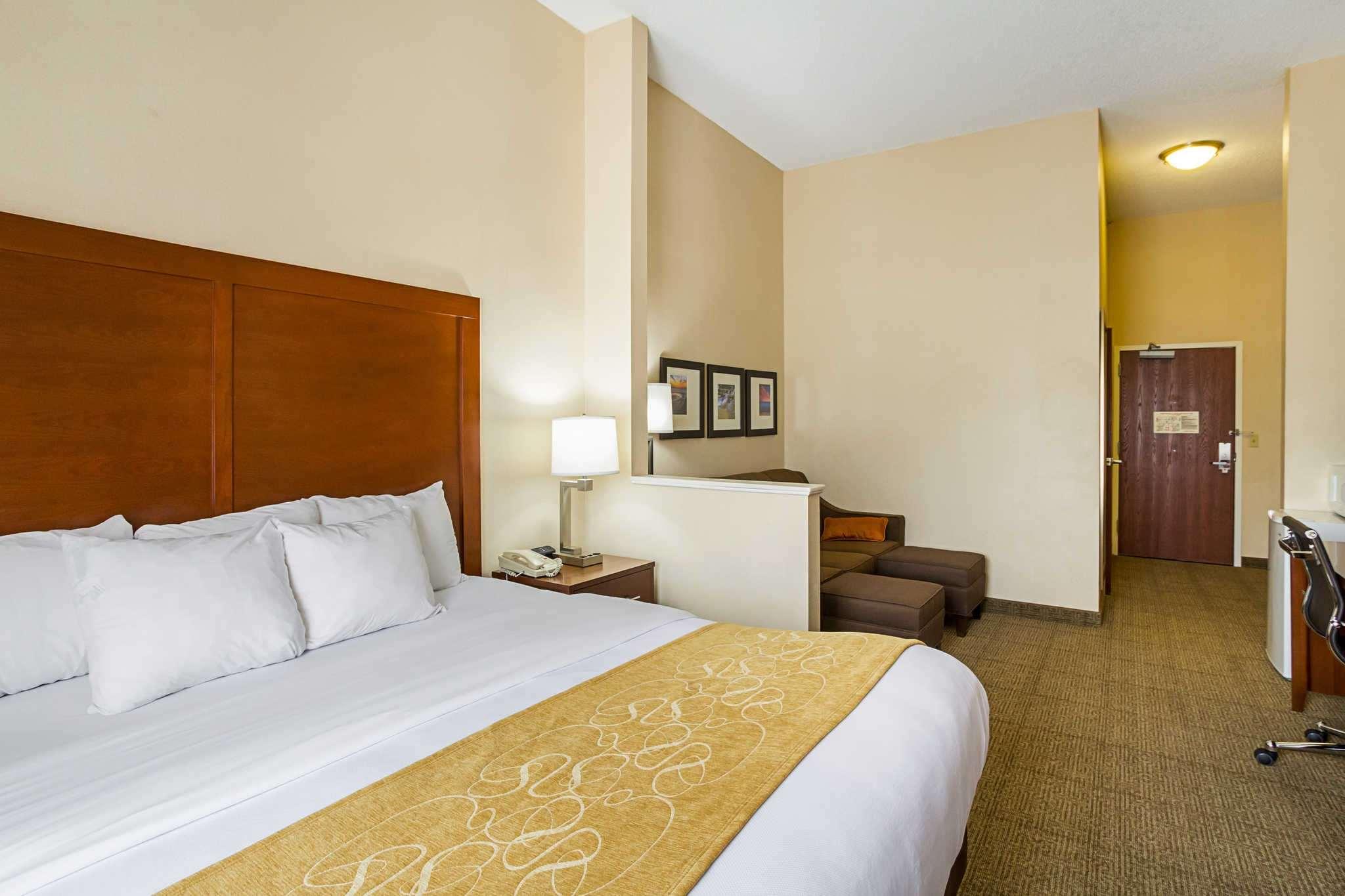 Comfort Suites — photo 4