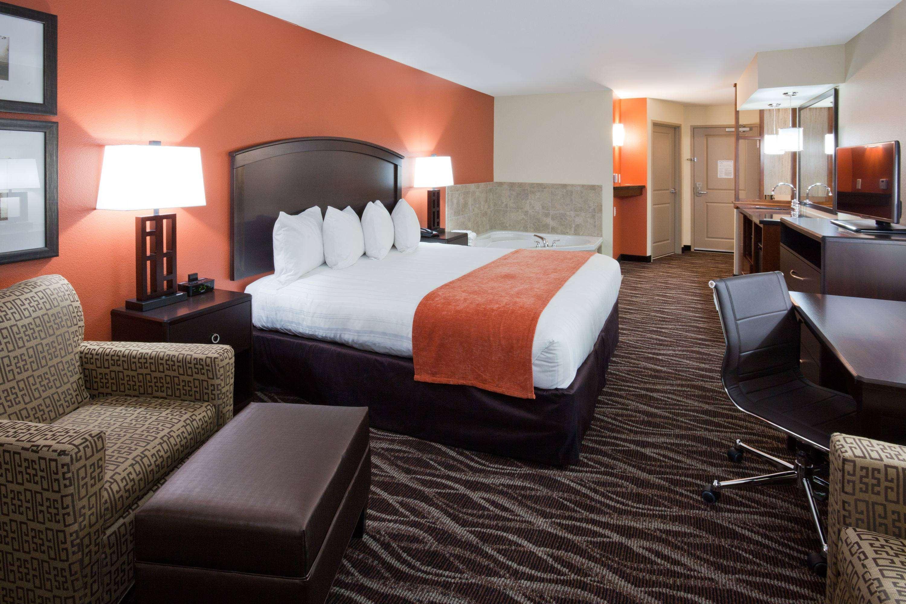 AmericInn Hotel & Suites Waupun — photo 5