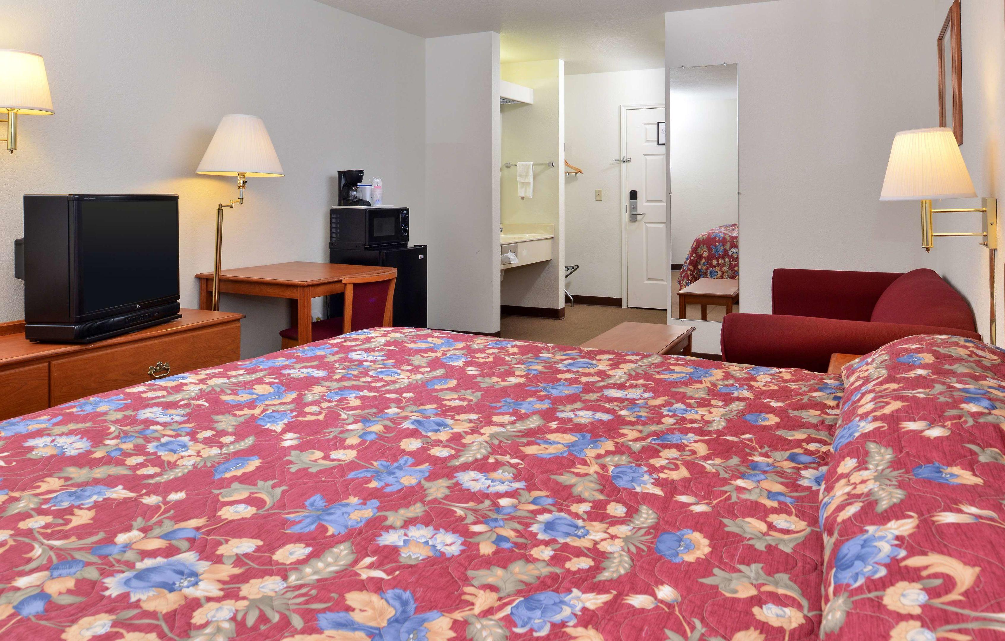 Americas Best Value Inn Smackover — photo 4