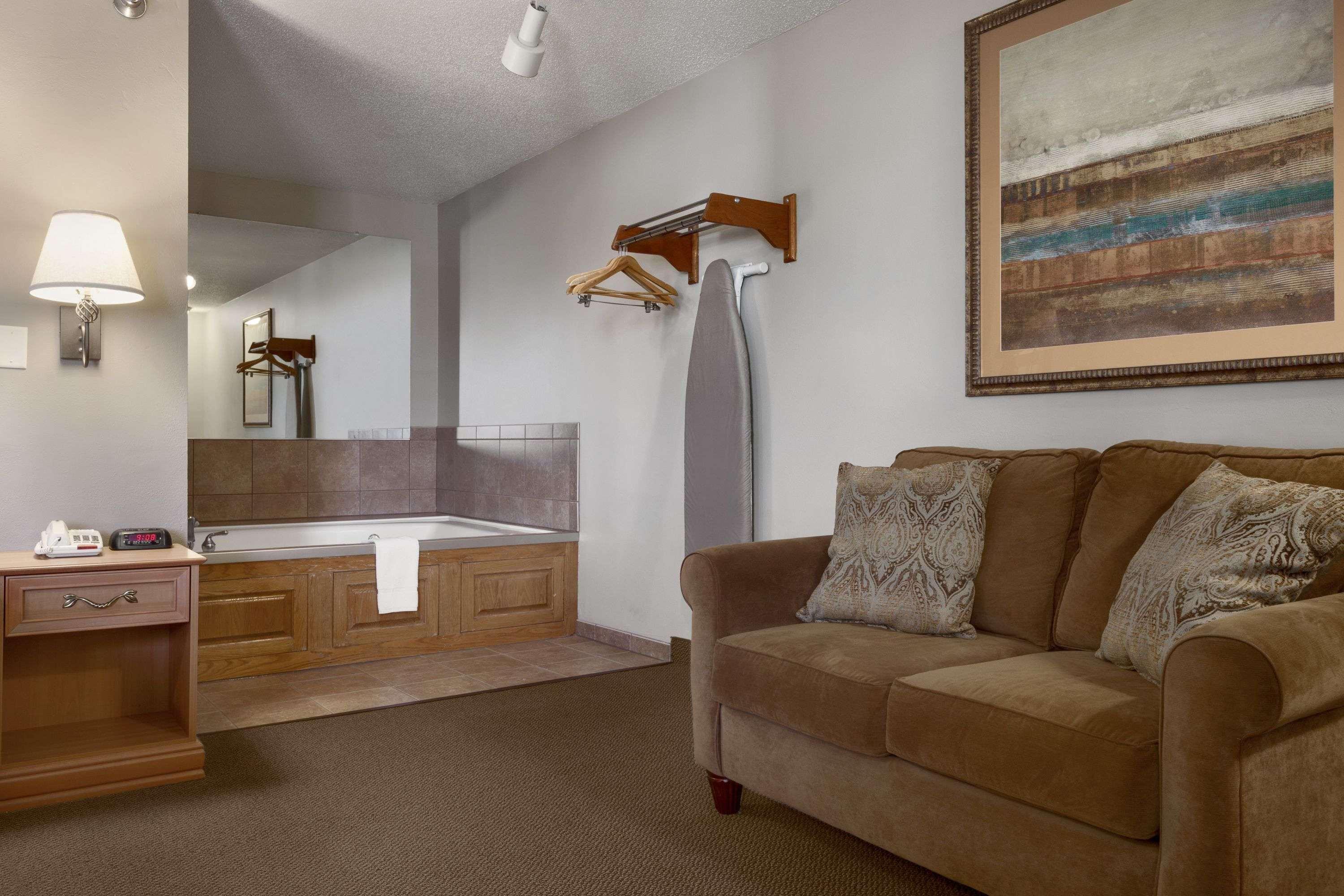 Super 8 by Wyndham Sioux Falls 41st Street — photo 3