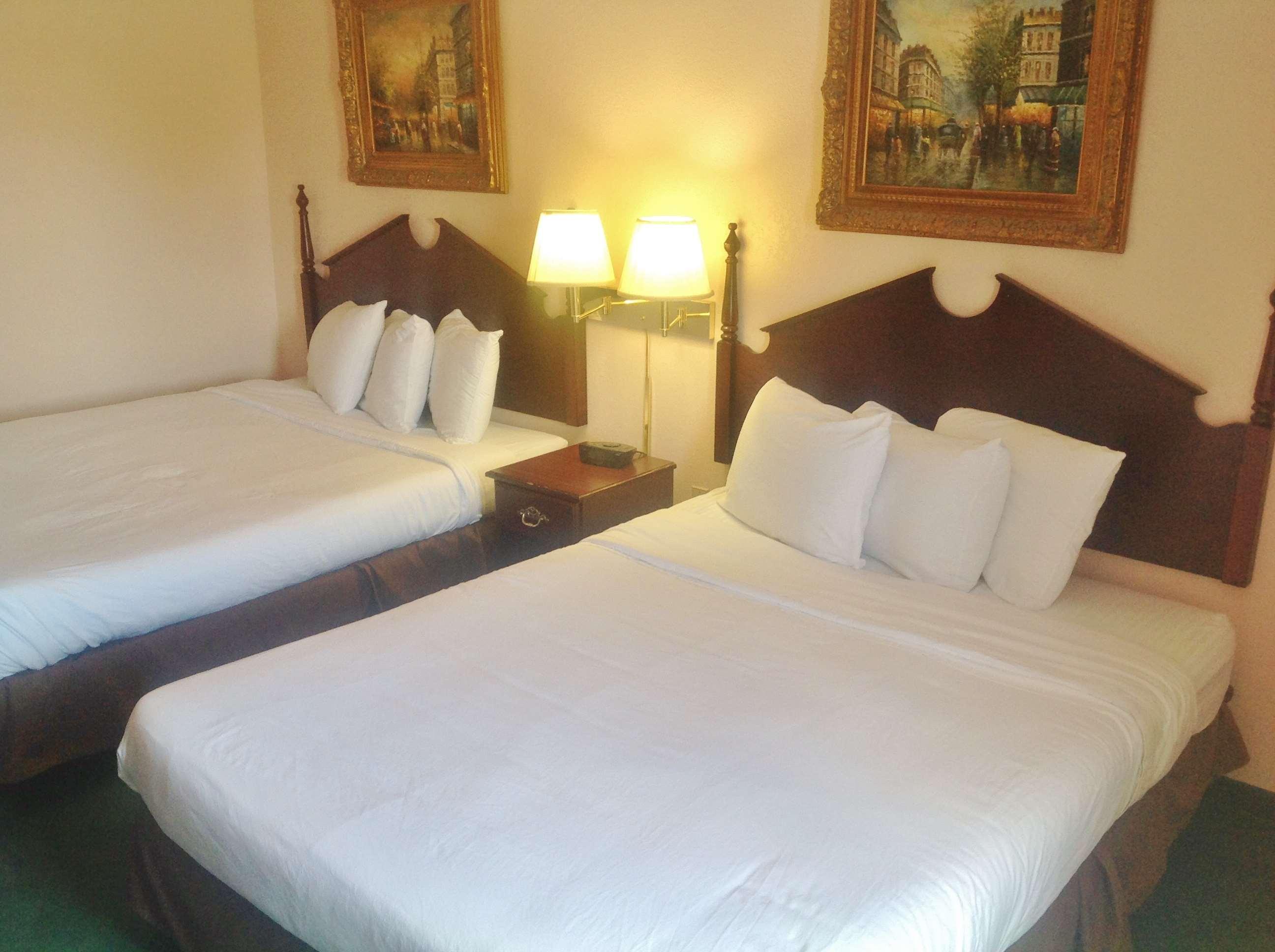 Country Hearth Inn & Suites Washington Court House — photo 4