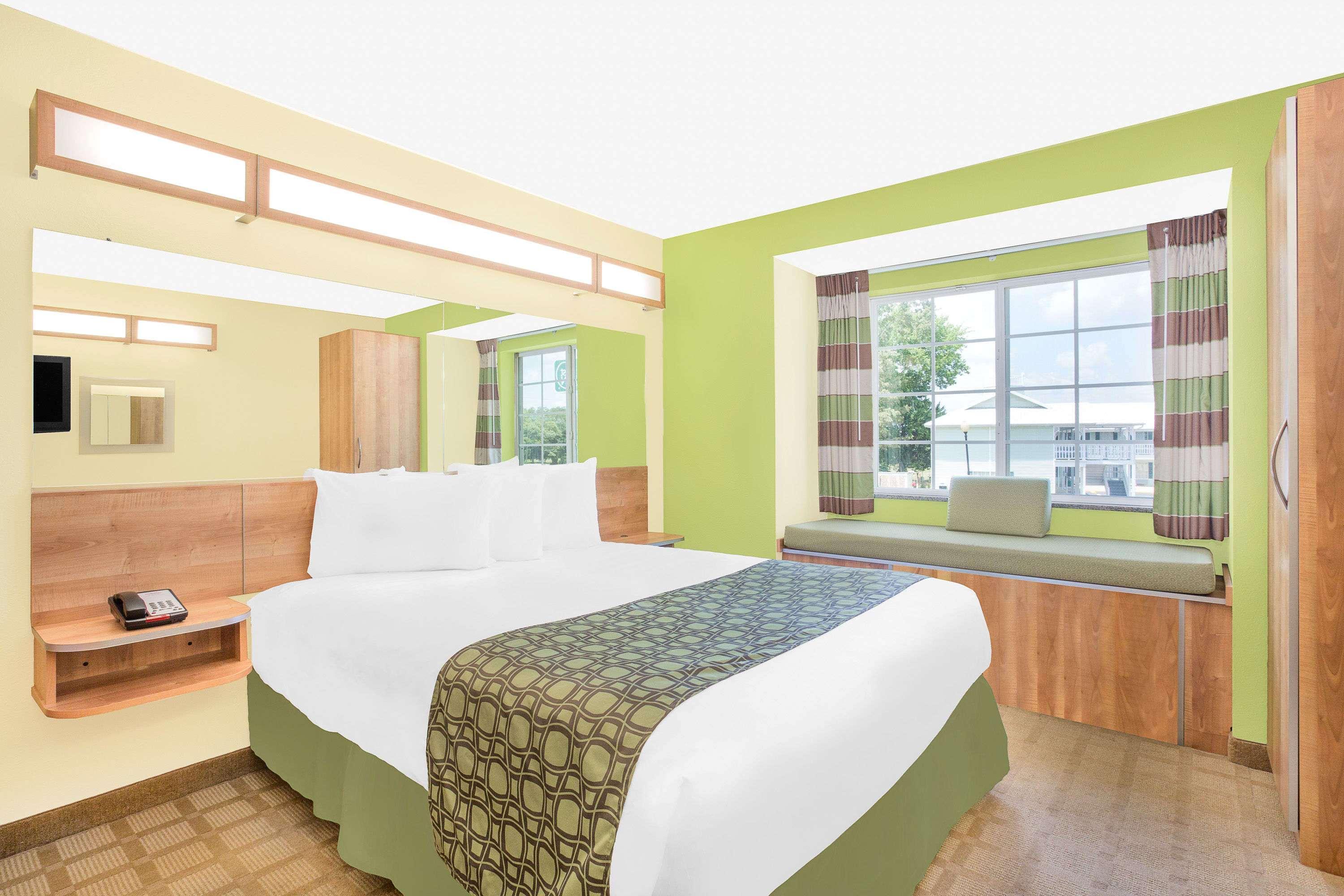 Microtel Inn & Suites Tuscumbia / Muscle Shoals — photo 3