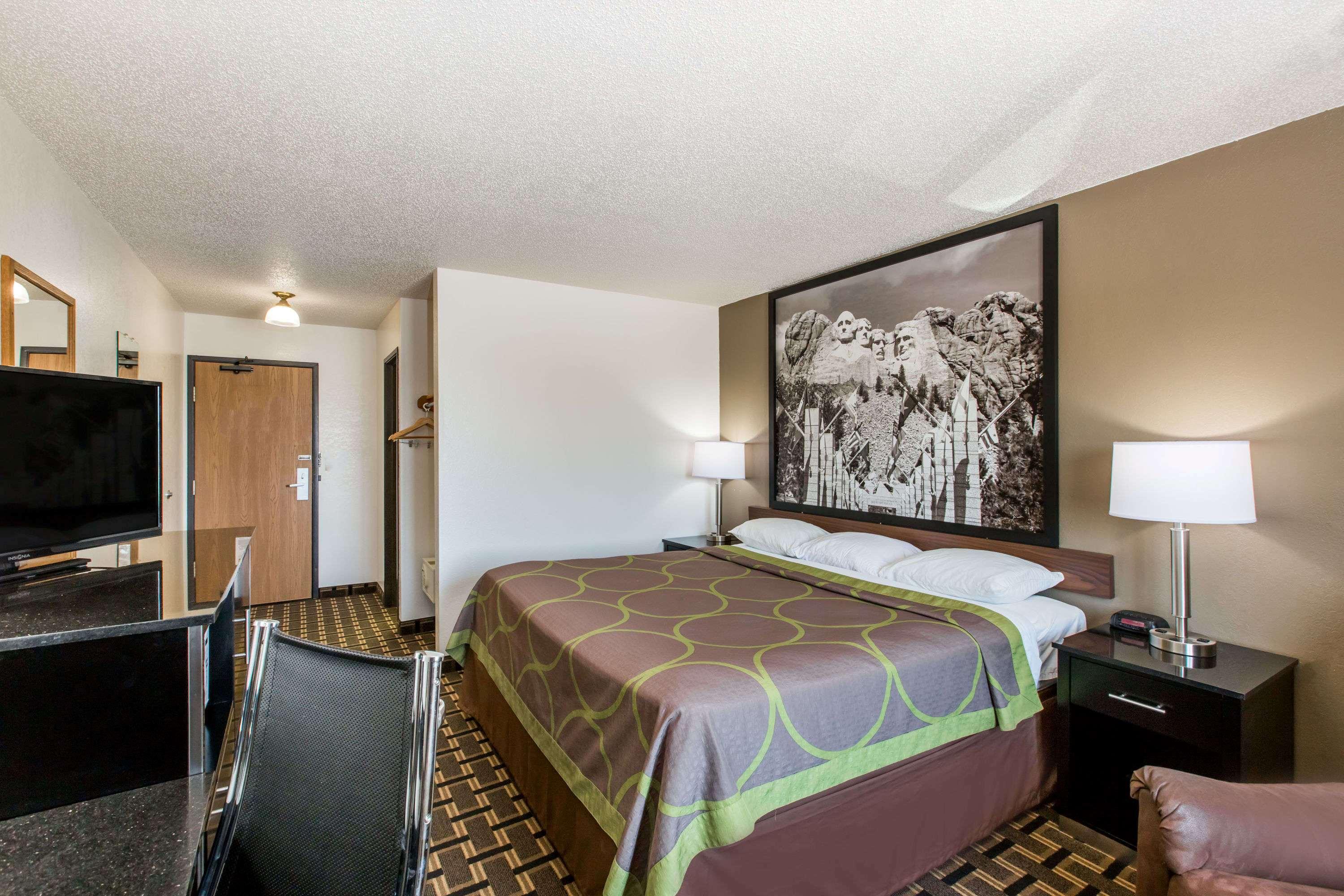 Super 8 by Wyndham Wayne — photo 4