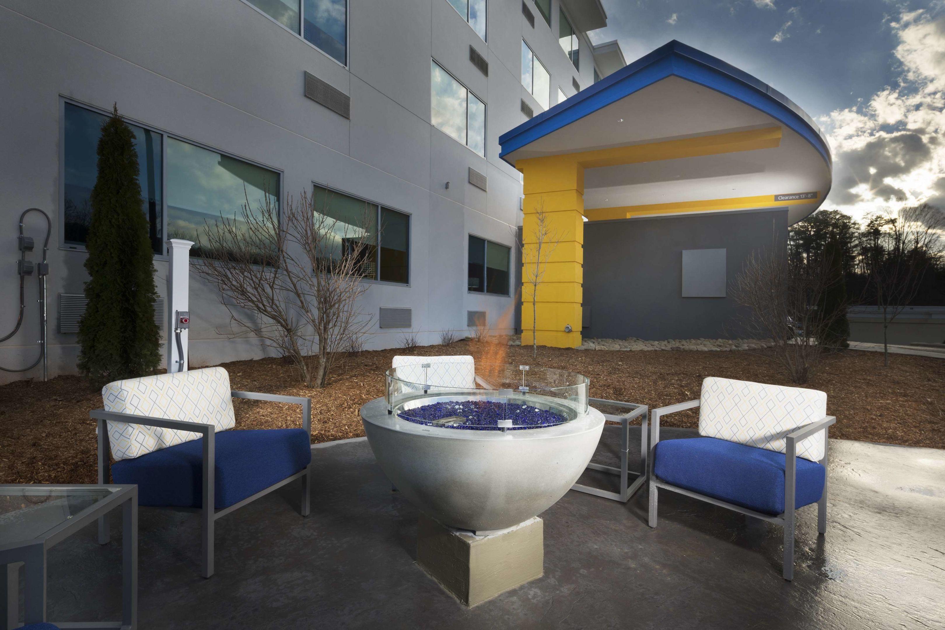 GLo Best Western Asheville Tunnel Road — photo 3