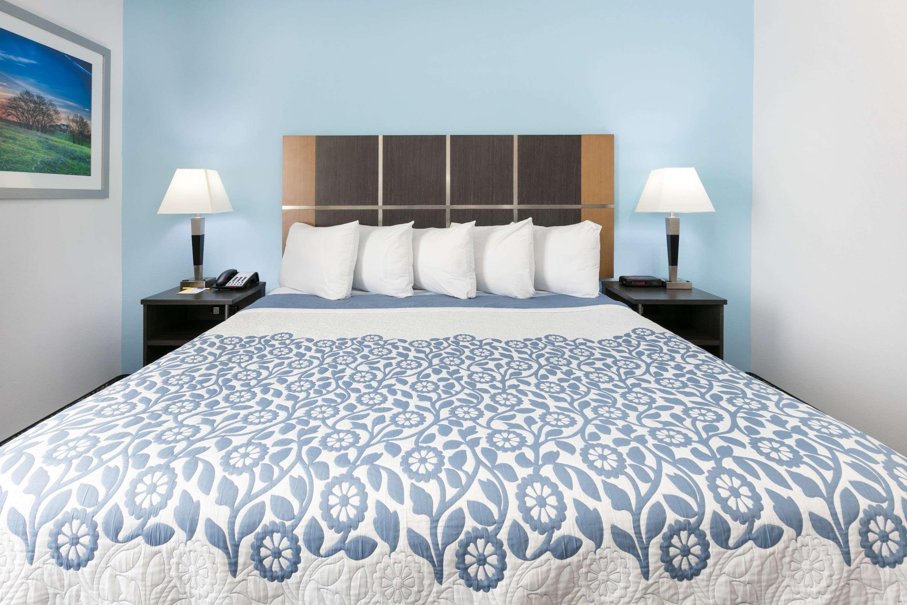 Days Inn & Suites Lubbock Medical Center — photo 4