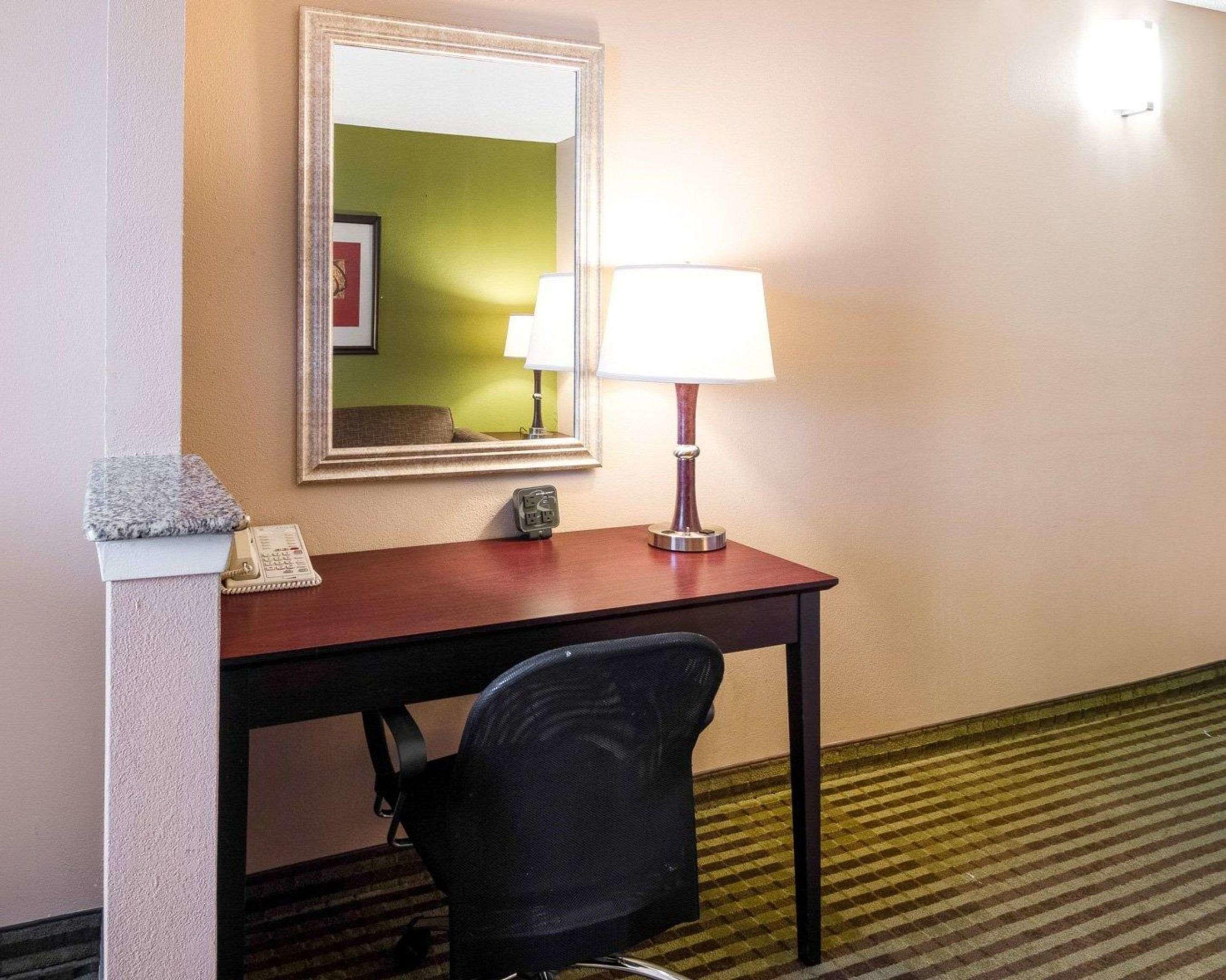 Comfort Suites Las Colinas Center — photo 5