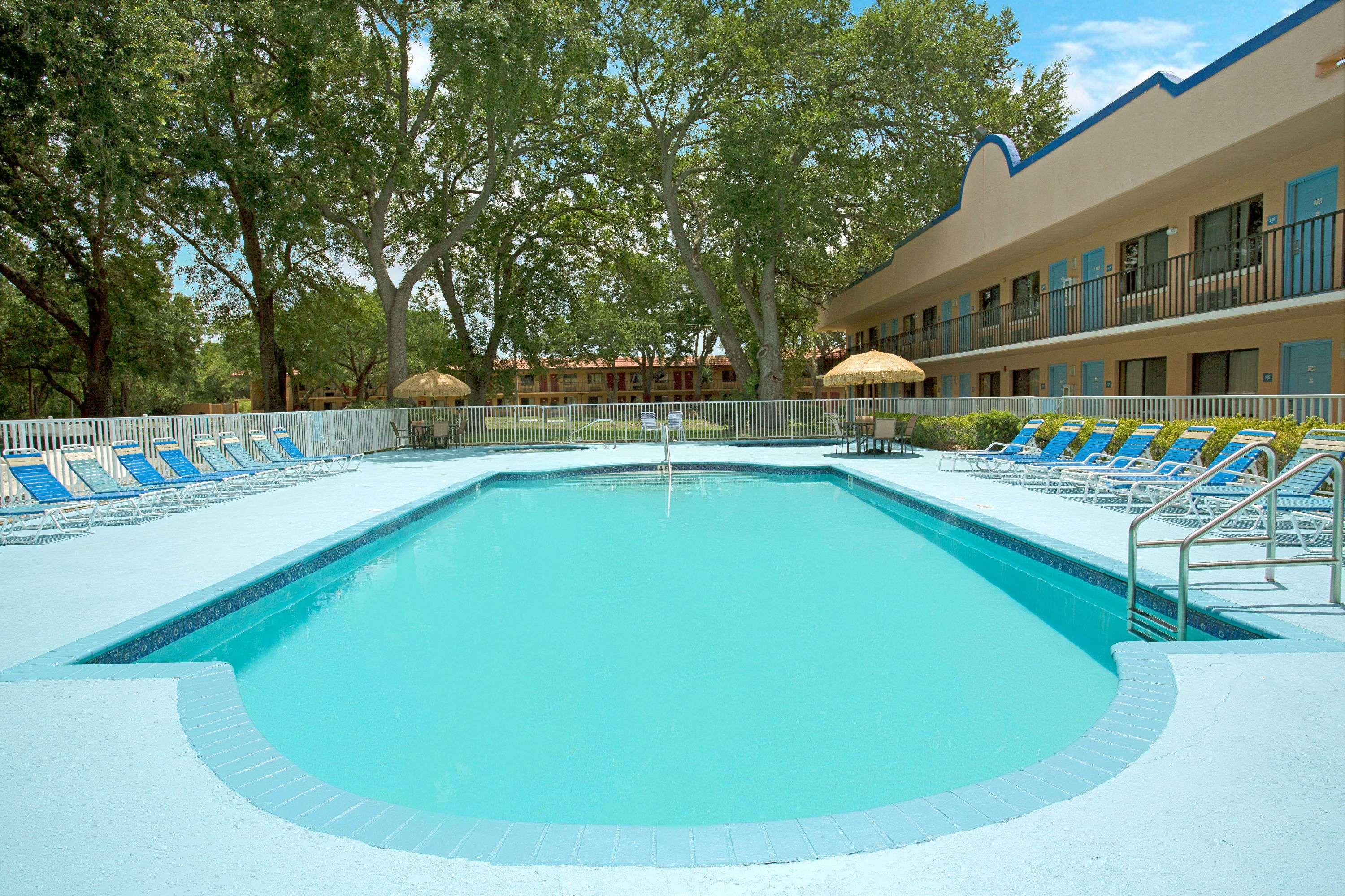 Travelodge Suites by Wyndham Kissimmee Orange — photo 4