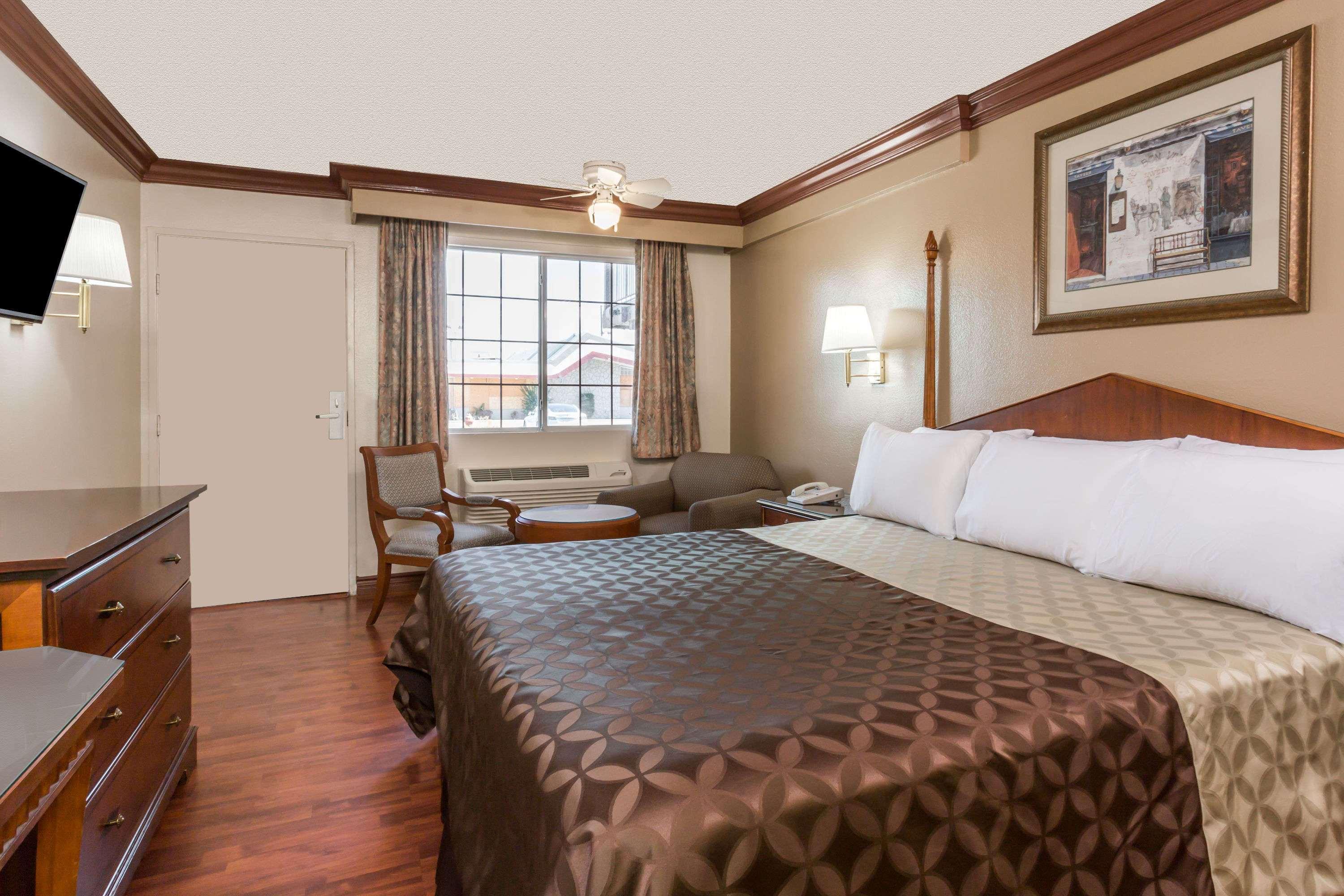 Knights Inn San Bernardino — photo 4