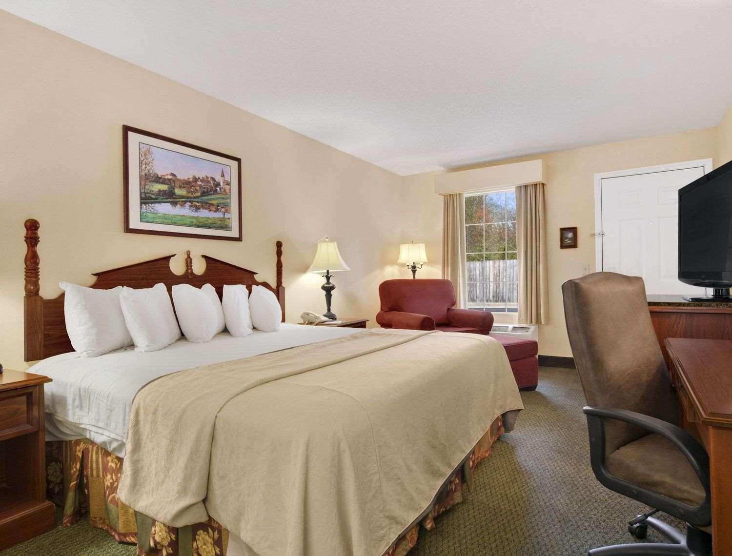 Baymont Inn & Suites Eufaula — photo 4