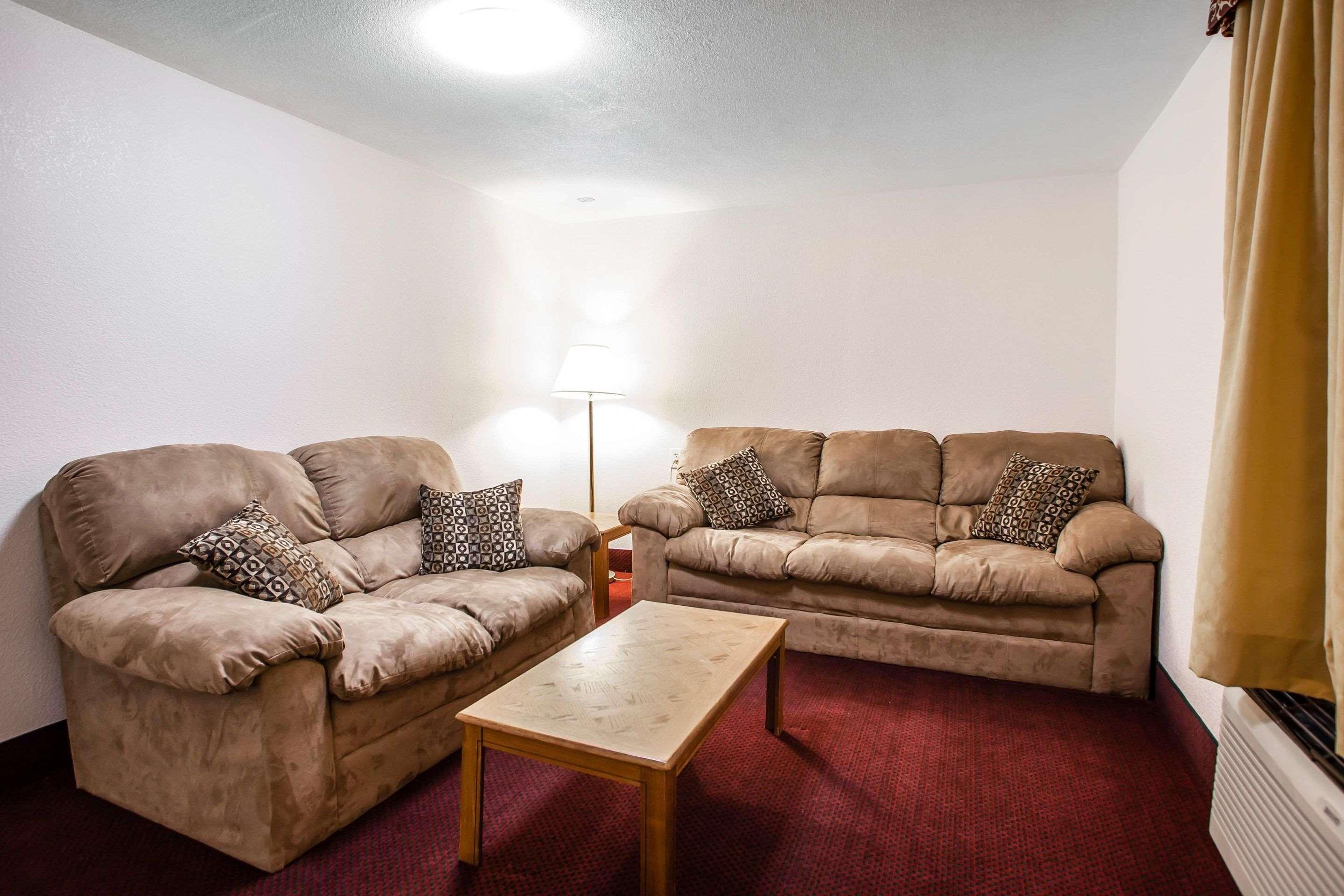 Econo Lodge Truman Inn — photo 5