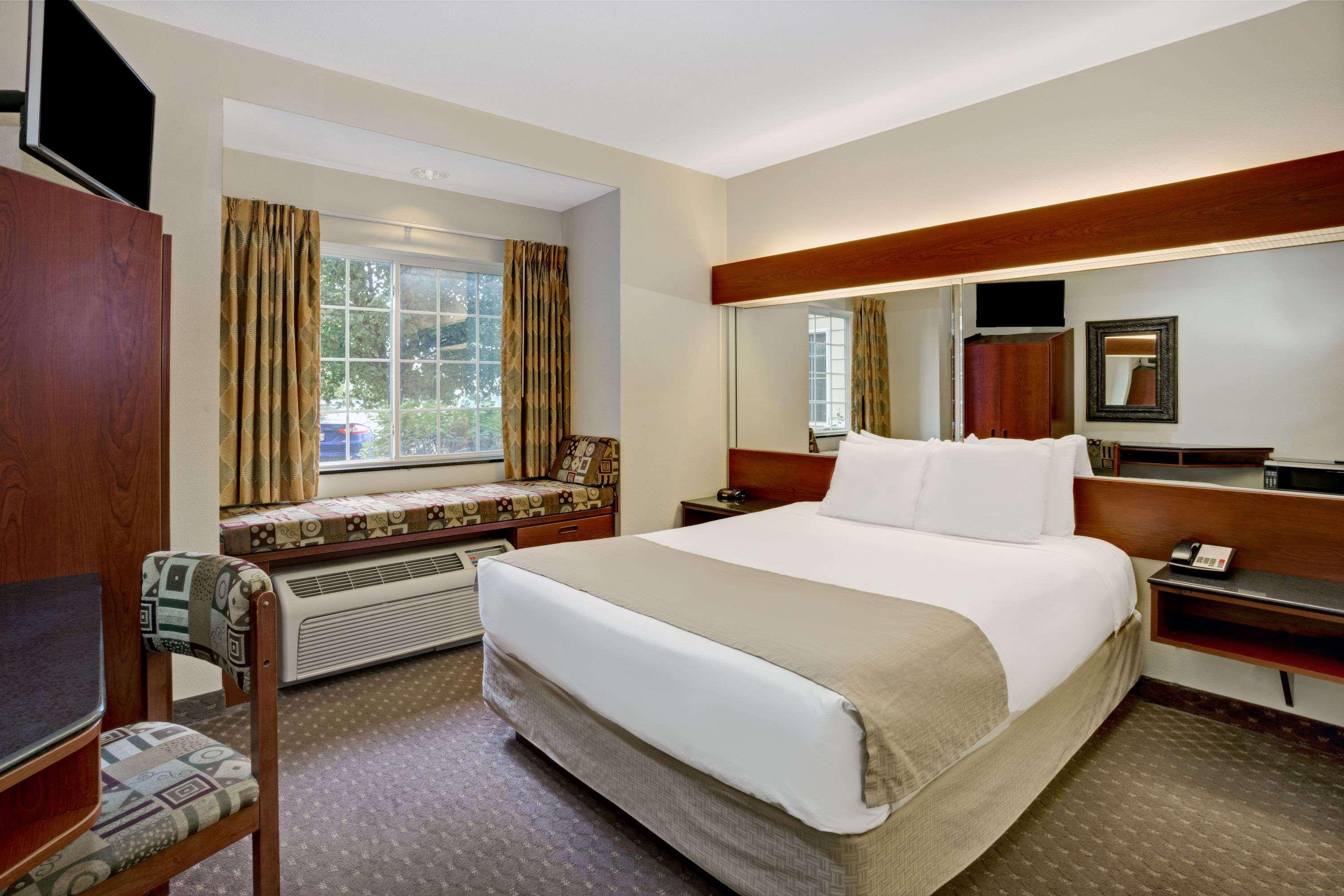 Microtel Inn & Suites by Wyndham Indianapolis Airport — photo 5