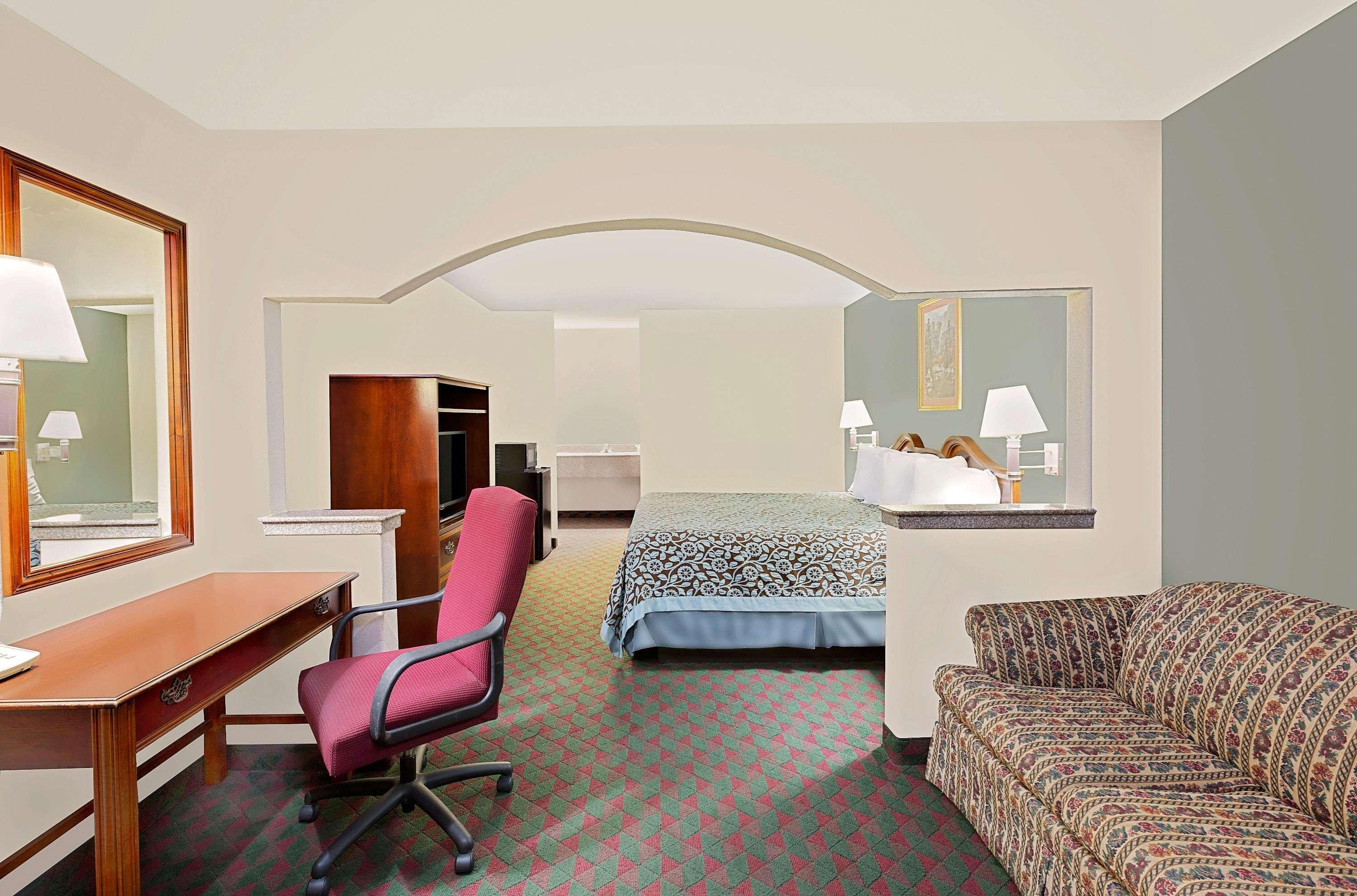 Days Inn & Suites by Wyndham Opelousas — photo 4