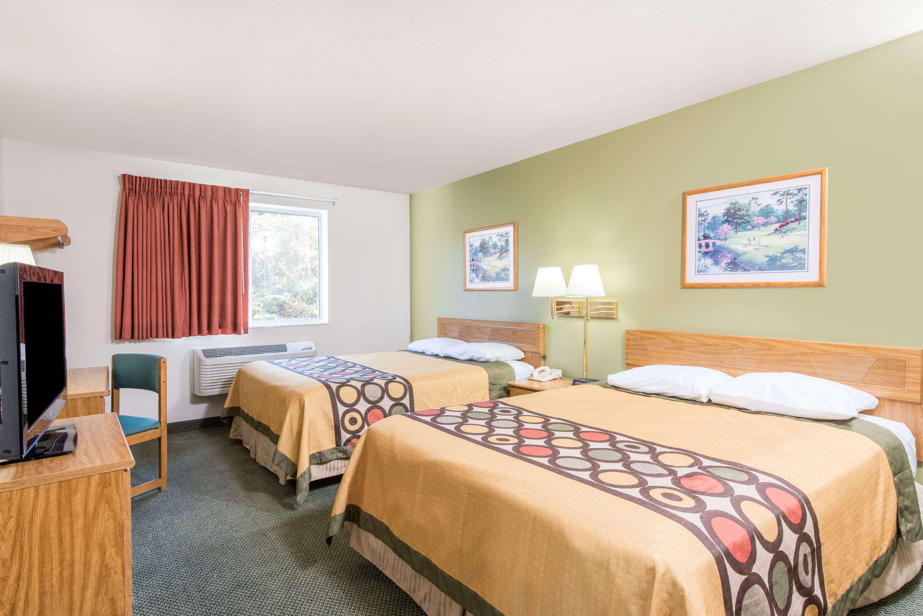 Super 8 by Wyndham West Middlesex/Sharon Area — photo 5
