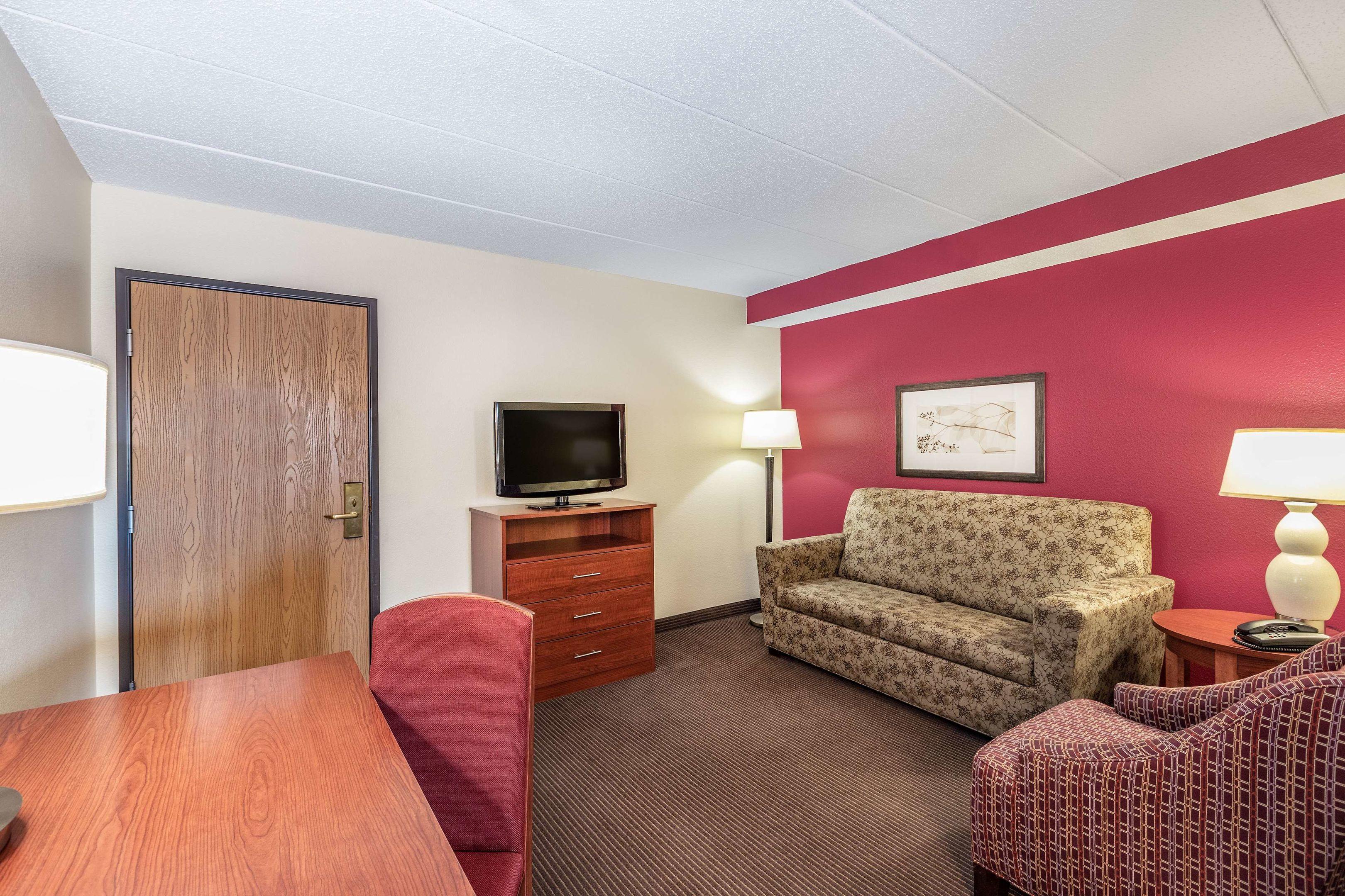 AmericInn Lodge & Suites Litchfield — photo 5