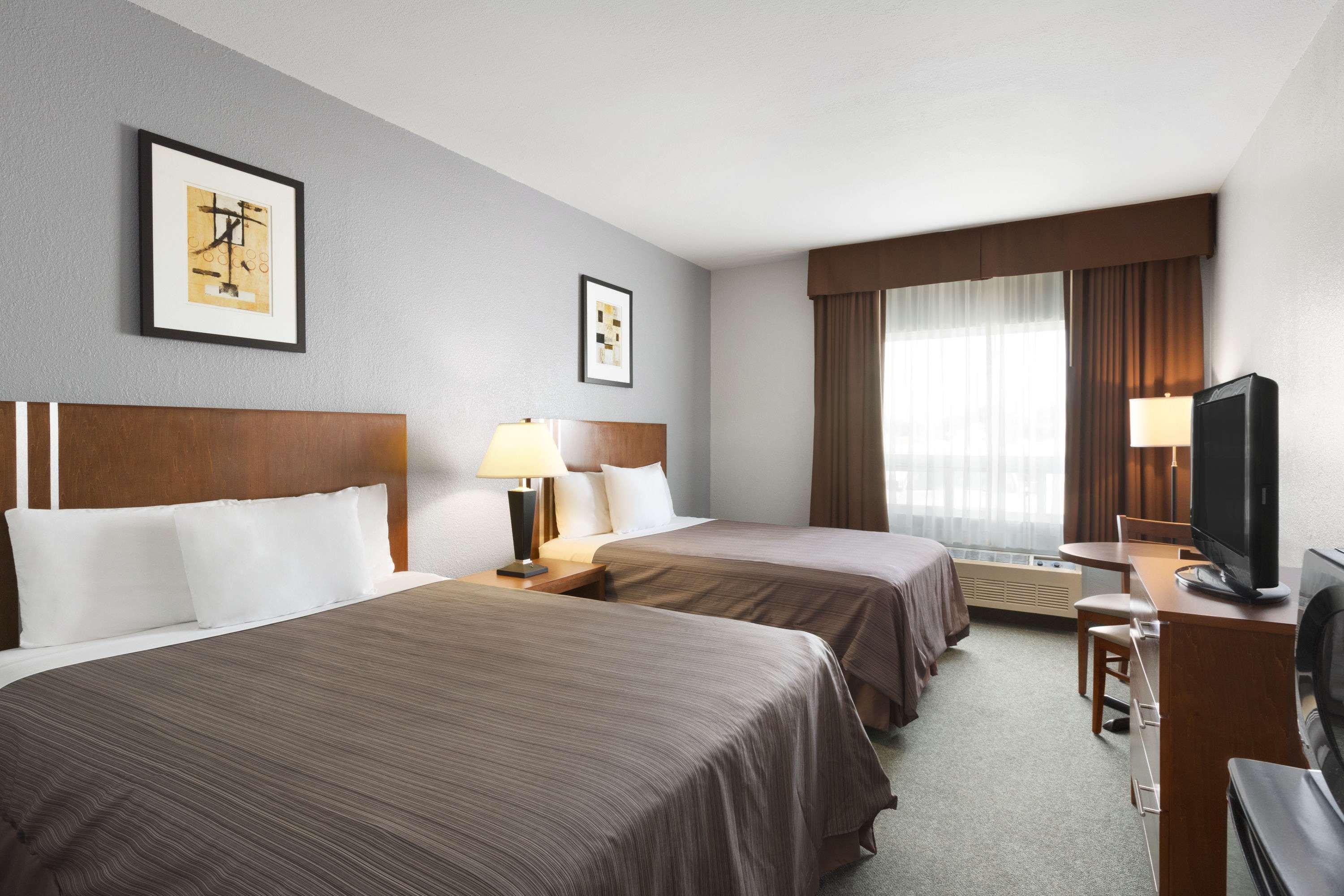 Days Inn High Prairie — photo 3
