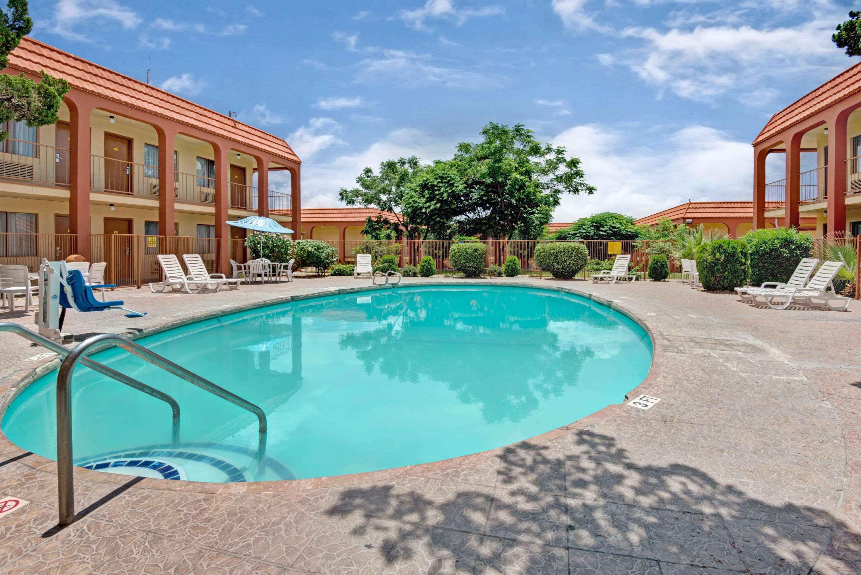 Super 8 by Wyndham El Paso Airport — photo 3