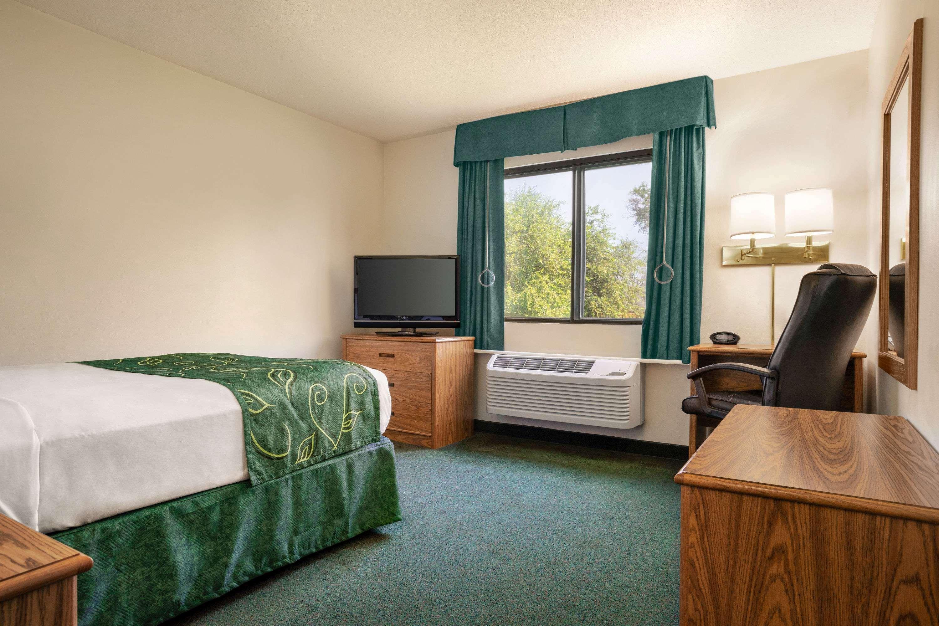 Oak Tree Inn Morrill — photo 4