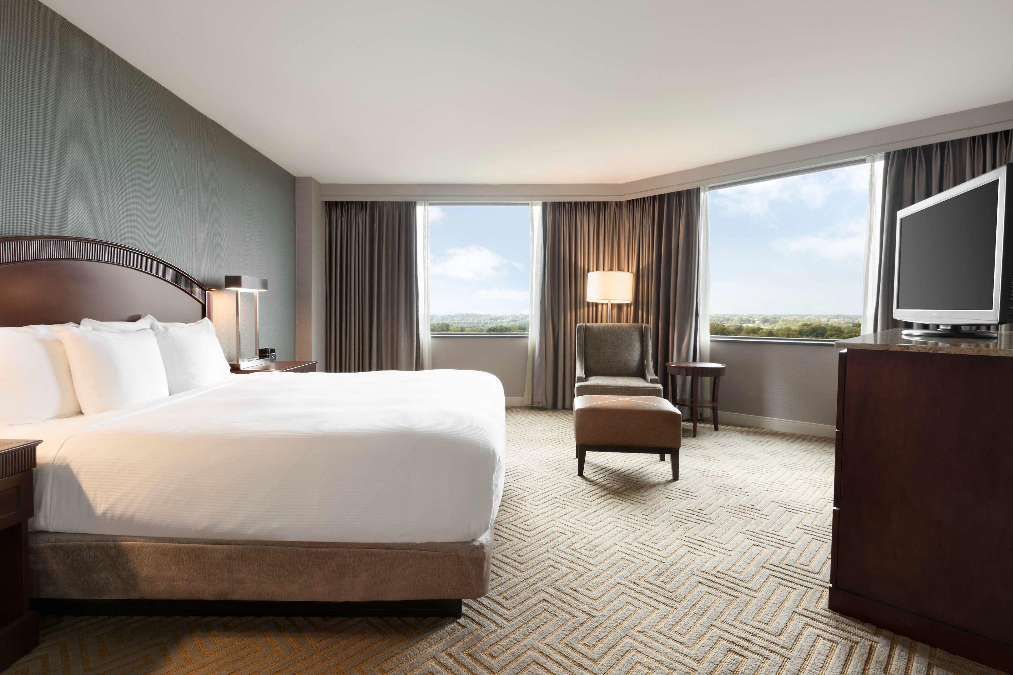 Hilton East Brunswick Hotel & Executive Meeting Center — photo 5