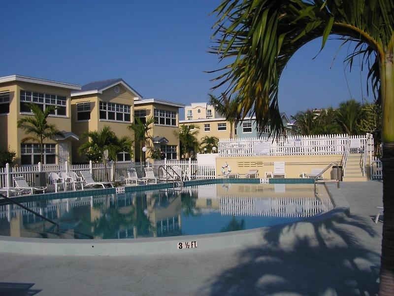 Barefoot Beach Resort — photo 3