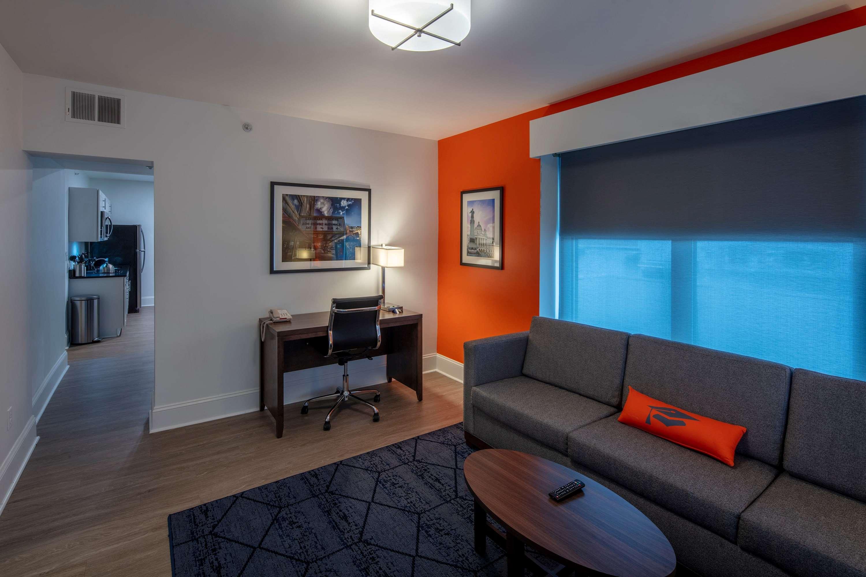 Collegian Hotel & Suites Syracuse — photo 4
