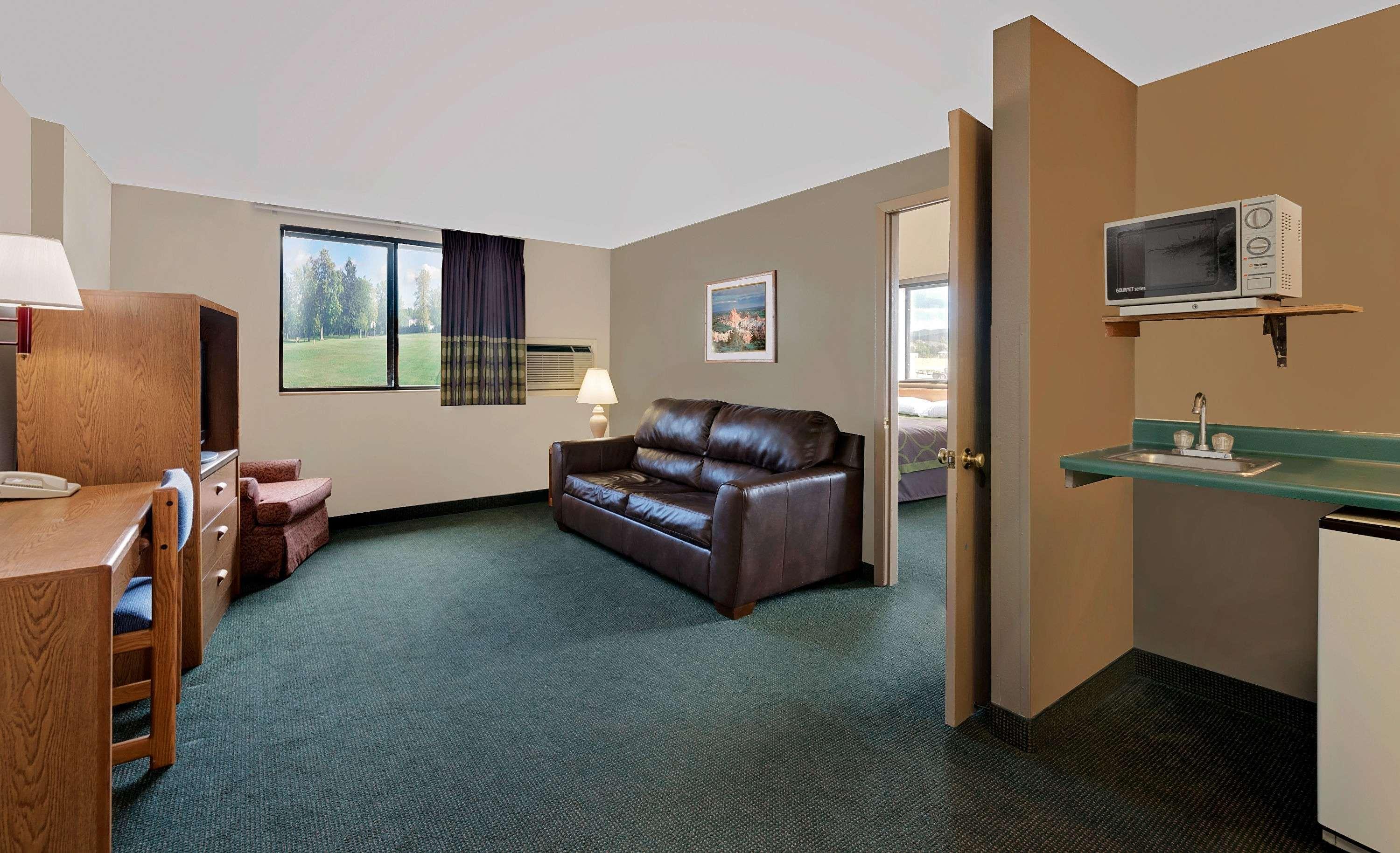 Super 8 by Wyndham Spearfish — photo 4