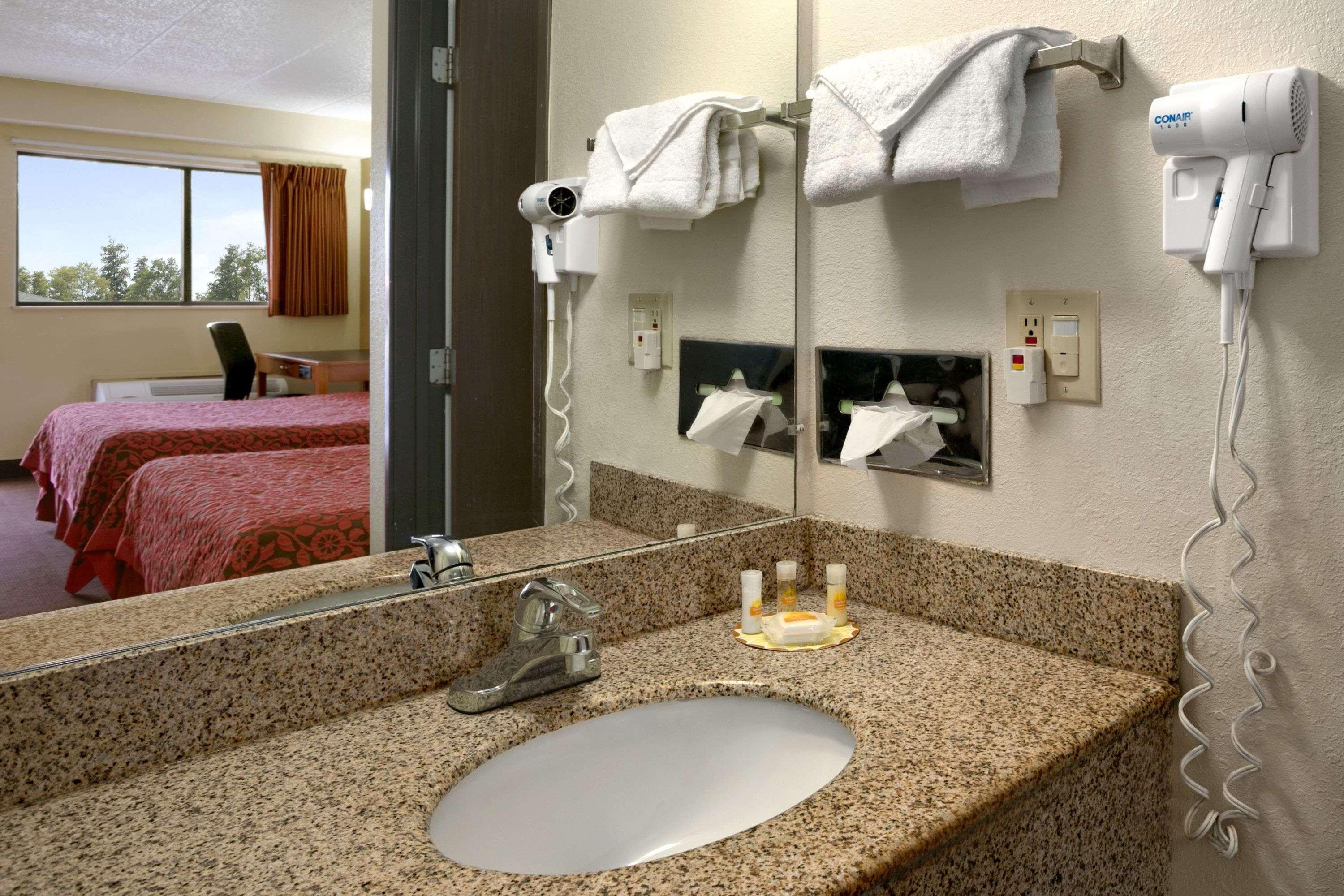 Days Inn Greencastle — photo 4