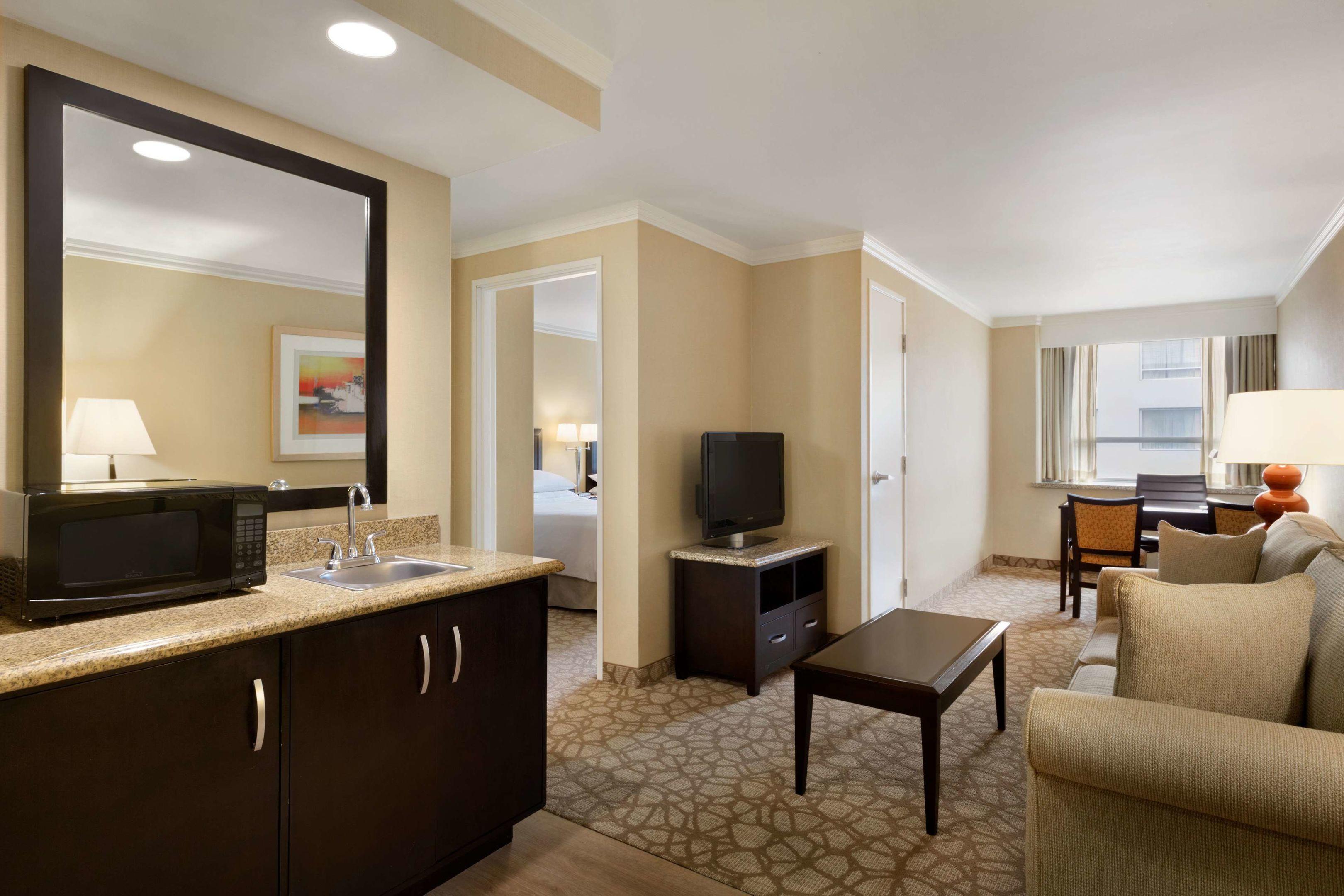 Embassy Suites by Hilton Los Angeles Glendale — photo 3