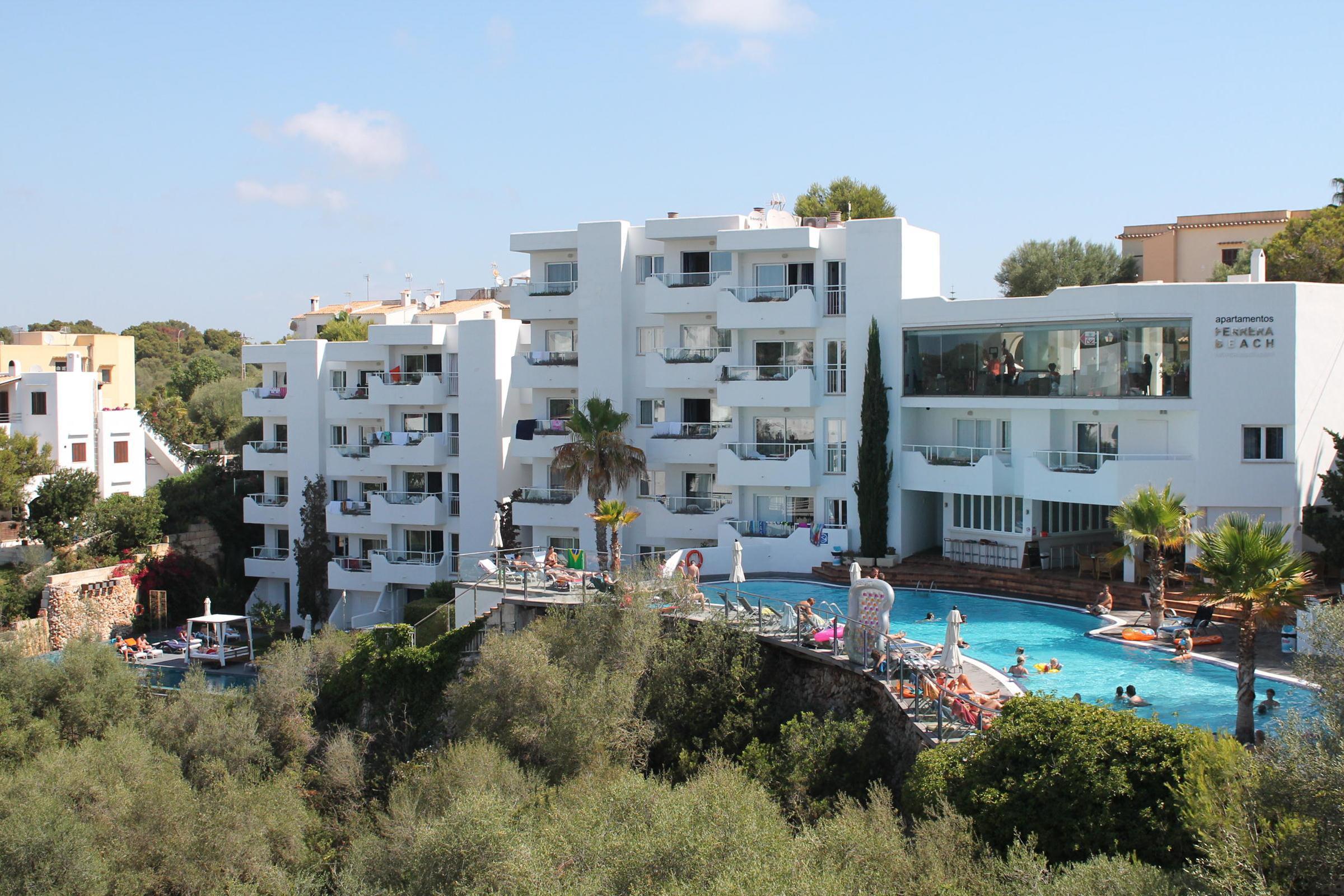 Ferrera Beach Apartments — photo 4