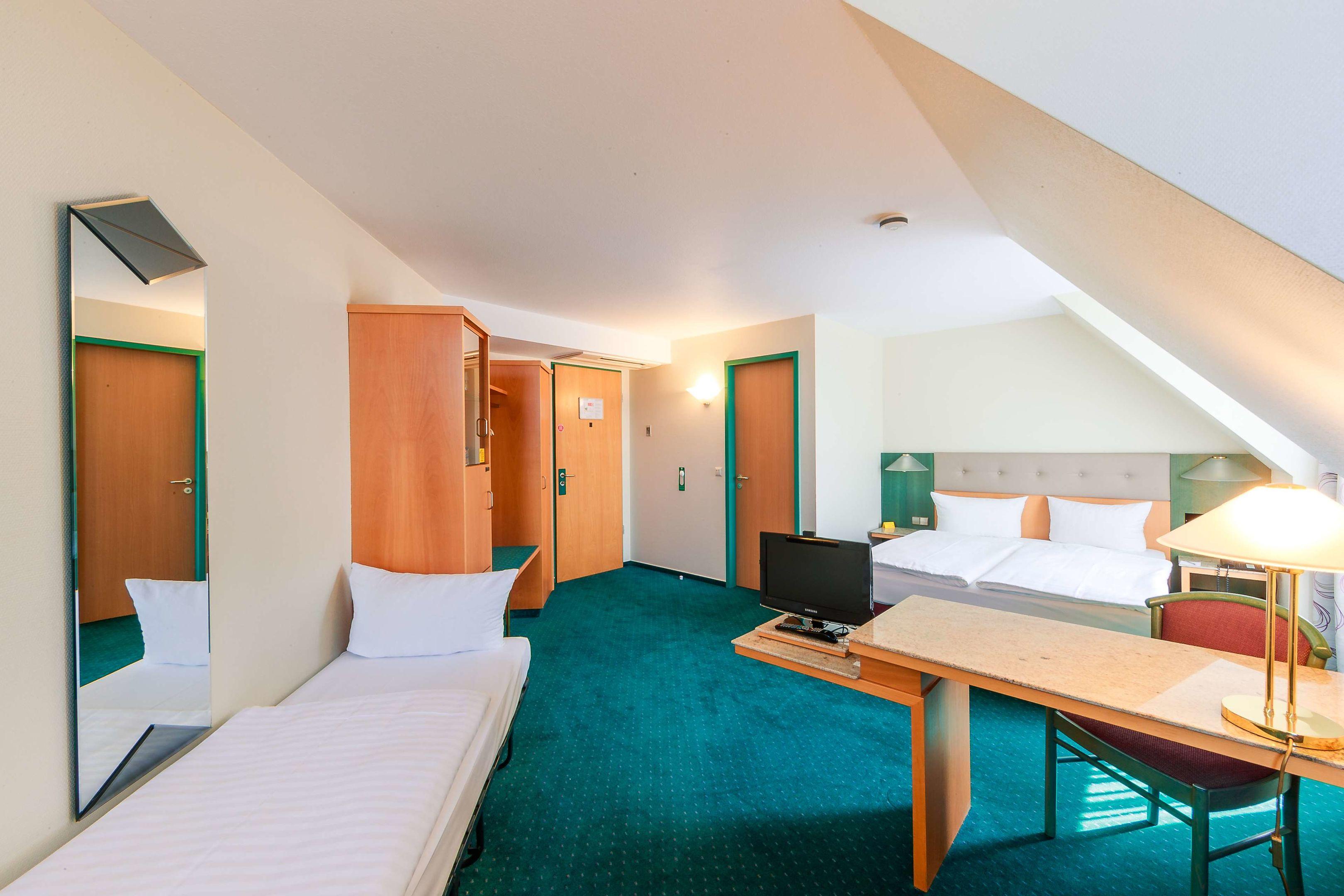 PLAZA Hotel Blankenburg Ditzingen, Sure Hotel Collection — photo 4