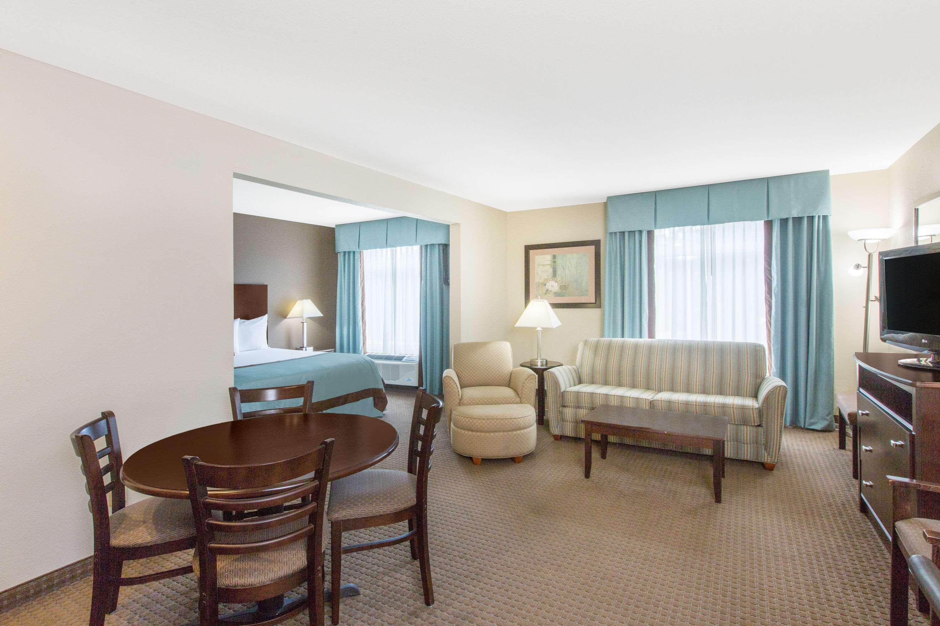 Wingate By Wyndham Southport — photo 5