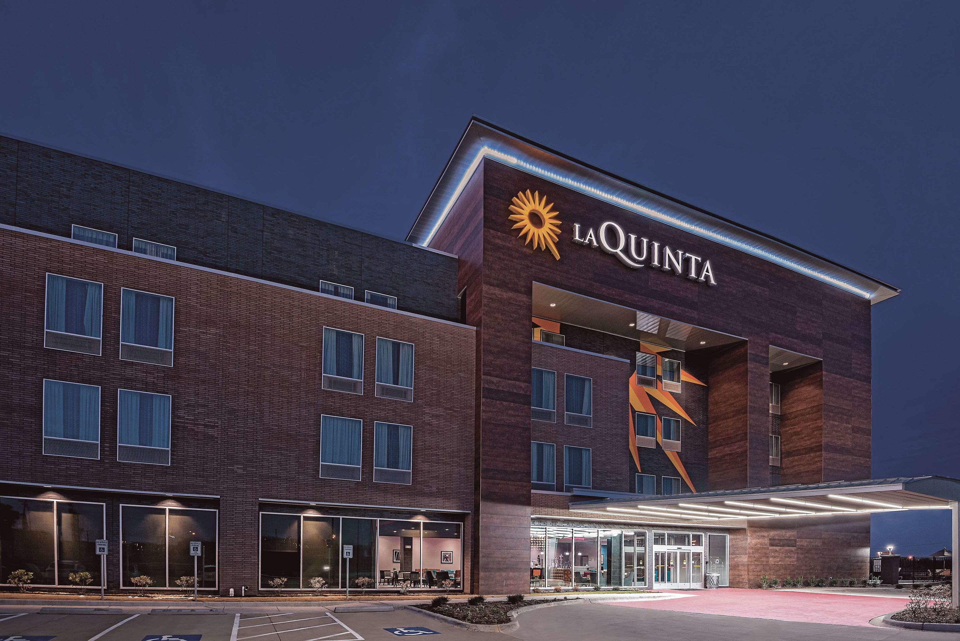La Quinta Inn & Suites Dallas Grand Prairie North — photo 3