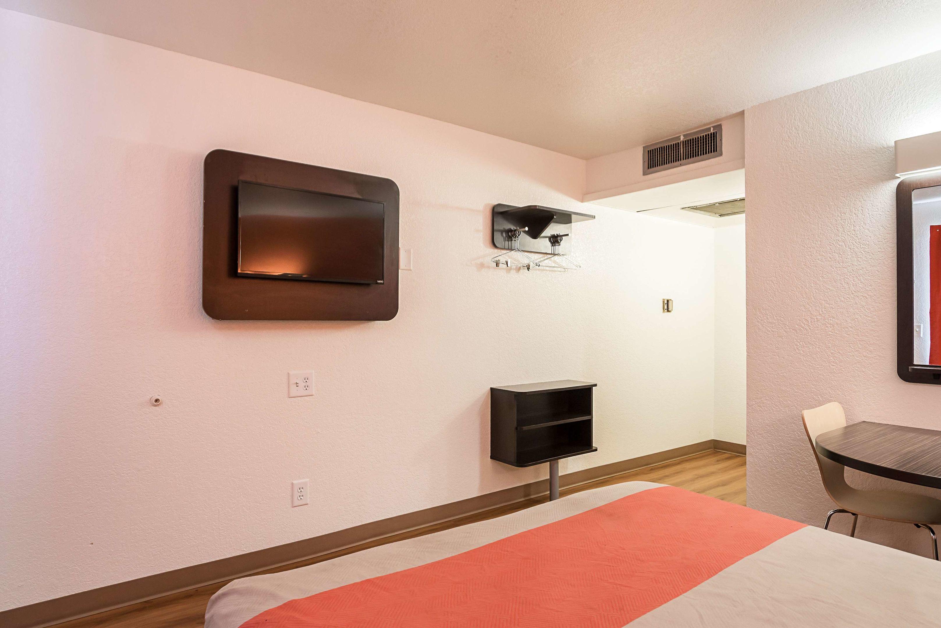 Motel 6 Birmingham Bessemer — photo 4