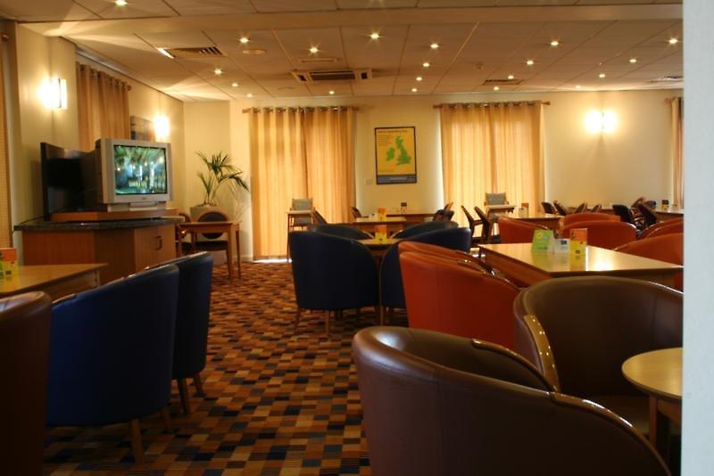 Holiday Inn Express Canterbury — photo 3