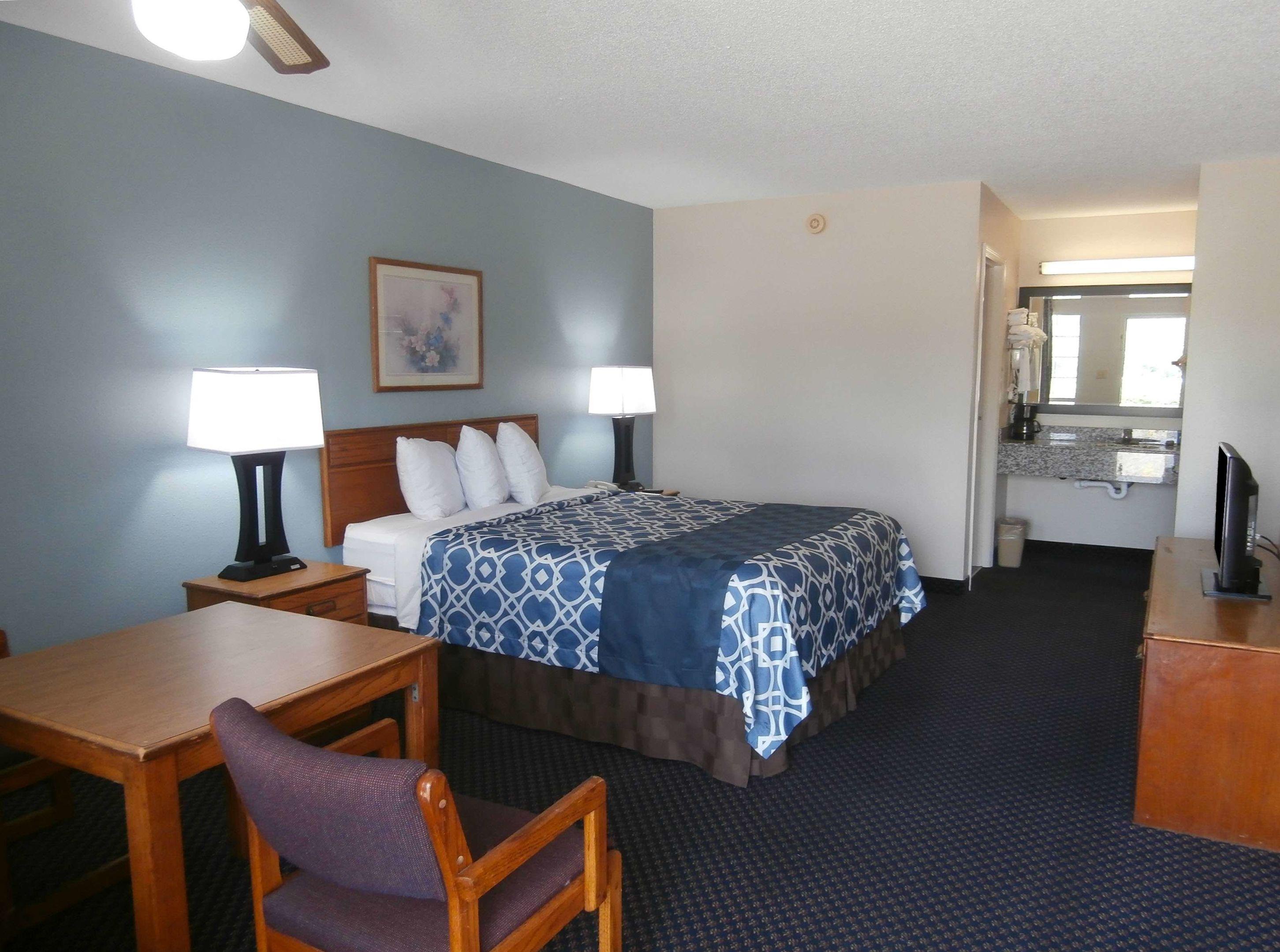Americas Best Value Inn Blue Ridge — photo 5