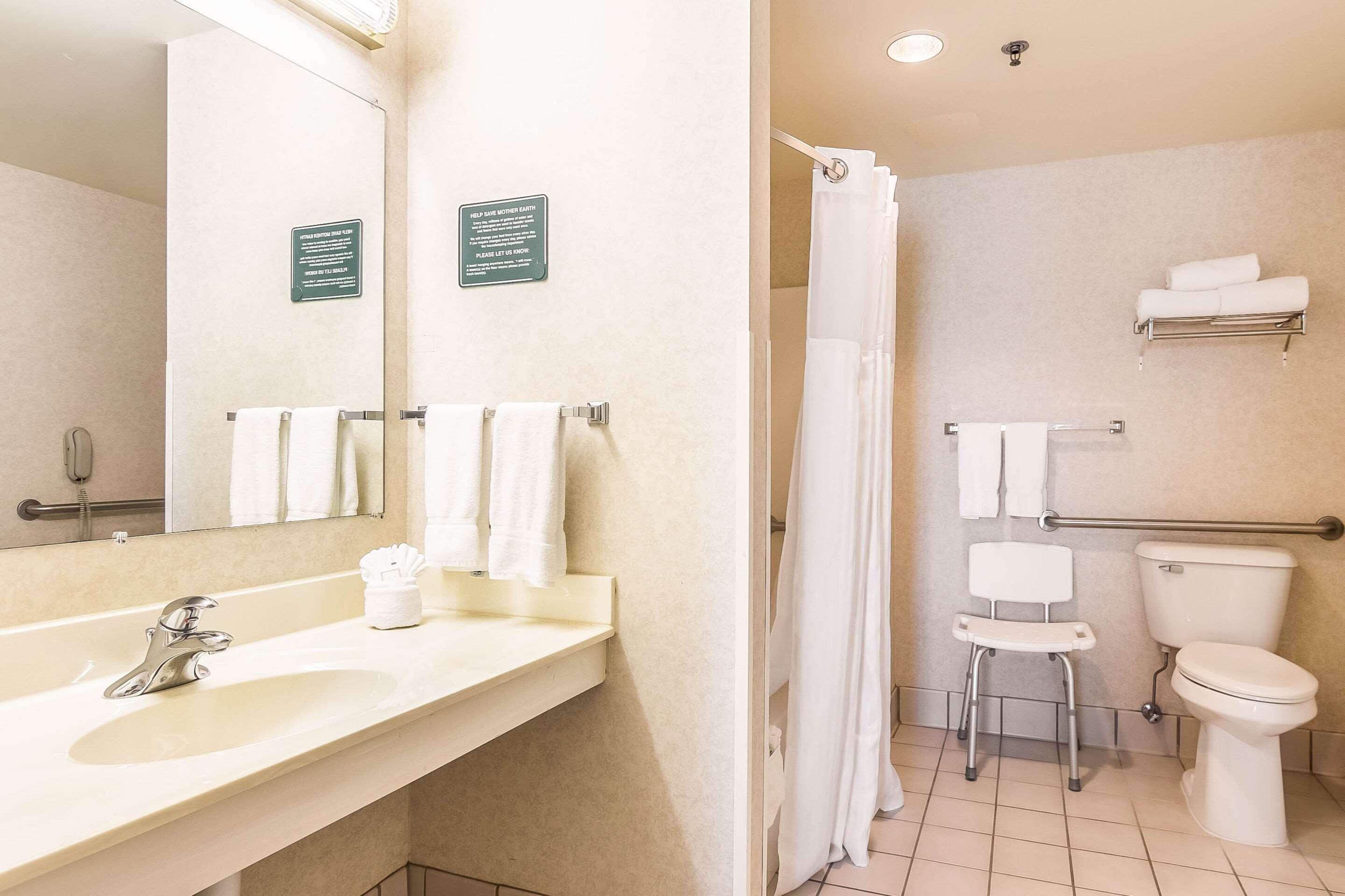 Clarion Suites Central — photo 4