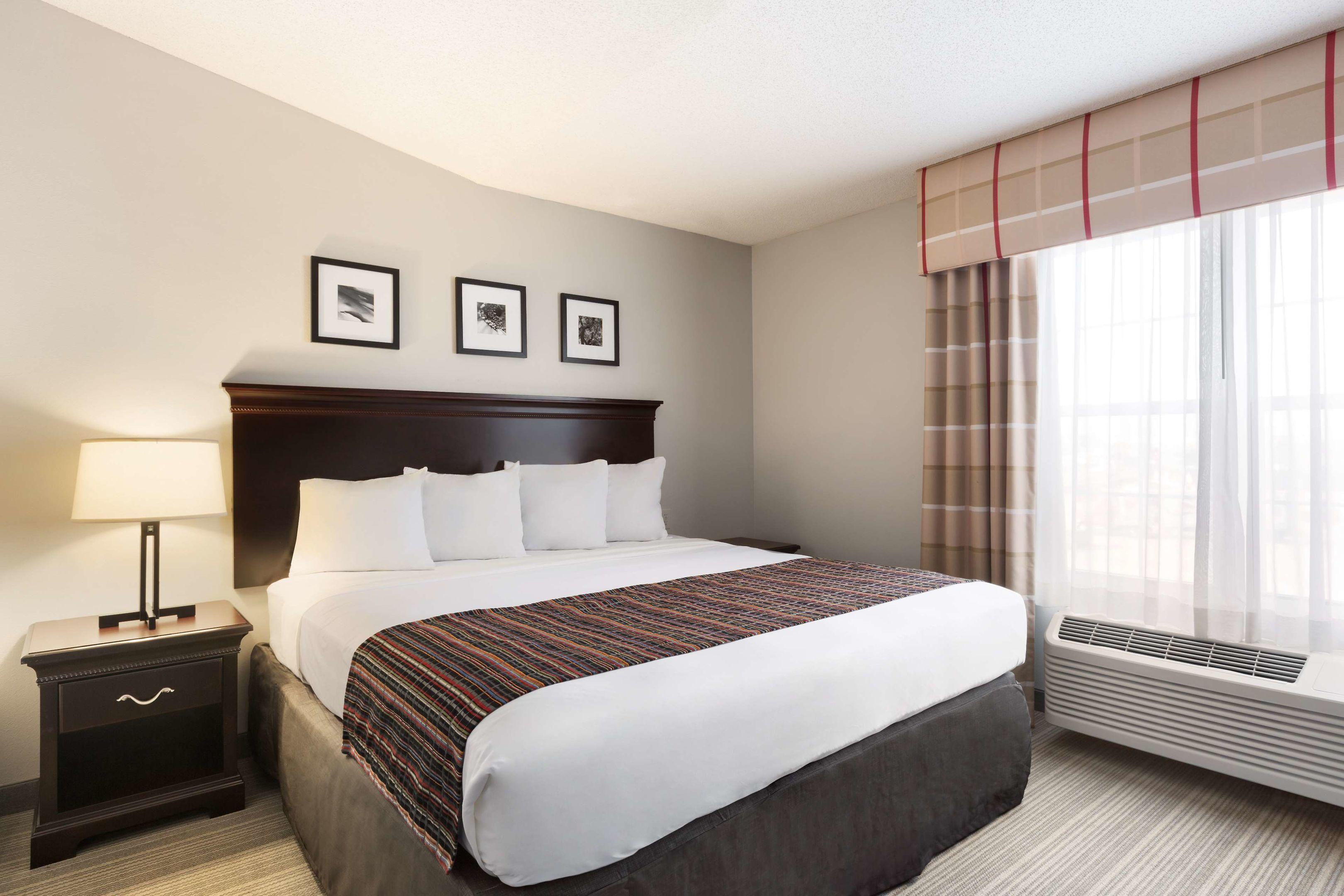 Country Inn & Suites by Radisson, Kearney, NE — photo 4