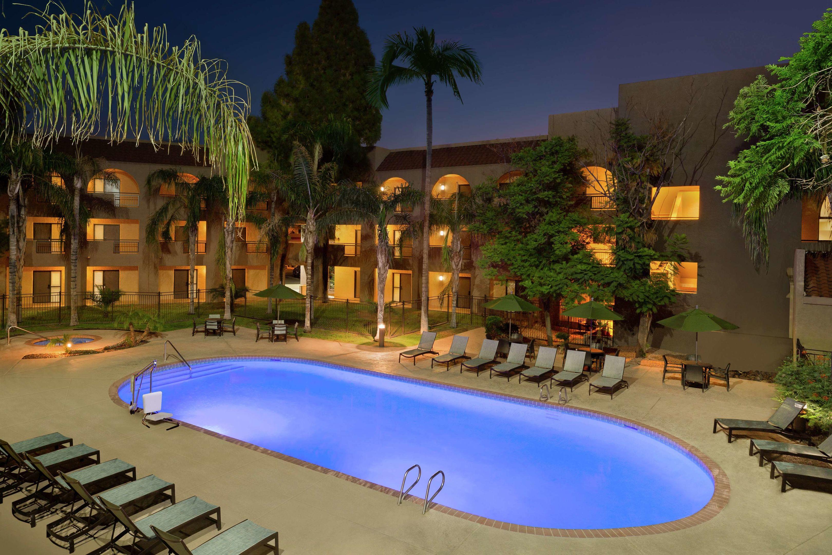 Embassy Suites by Hilton Phoenix Tempe — photo 3