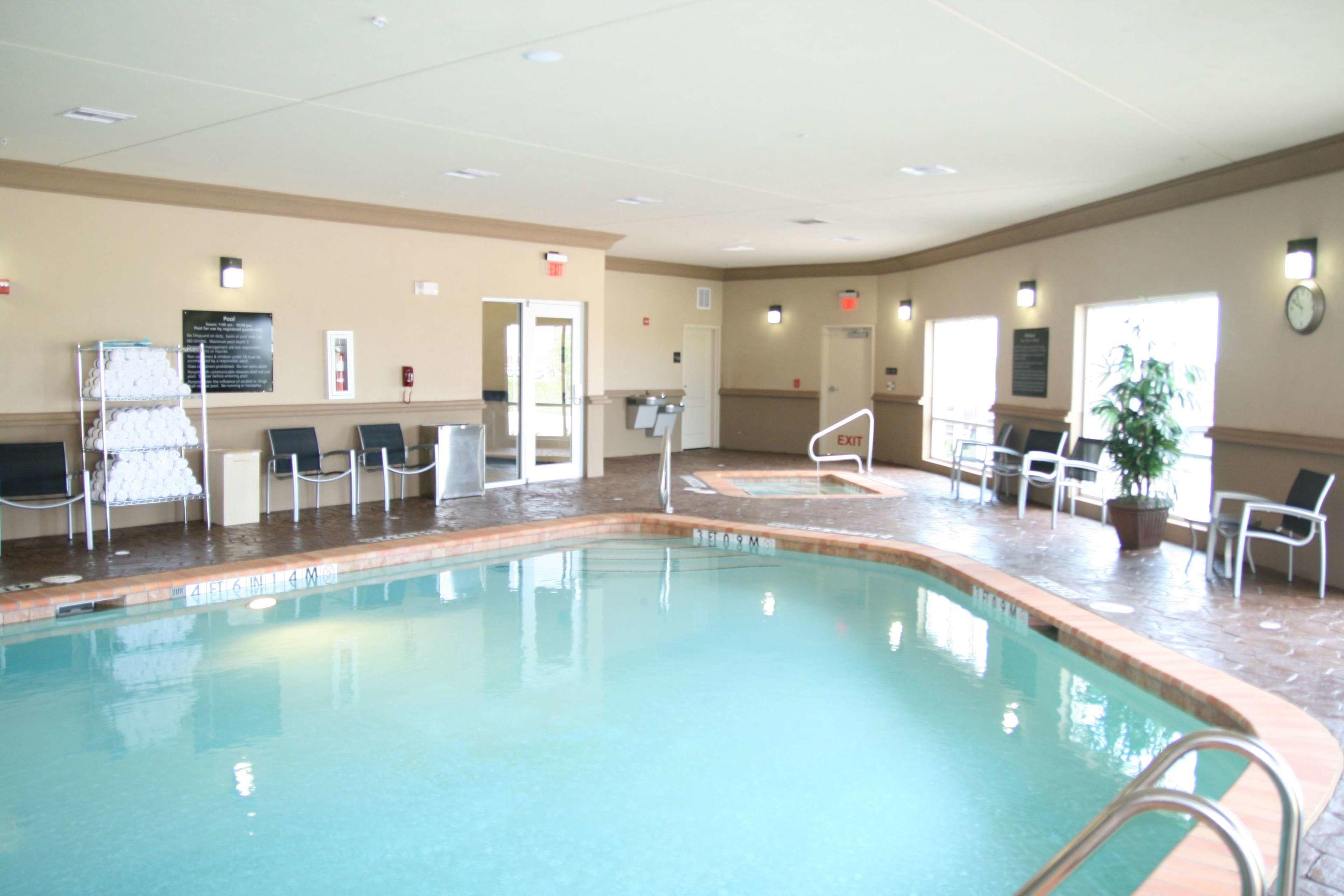 Hampton Inn & Suites Cleburne — photo 4