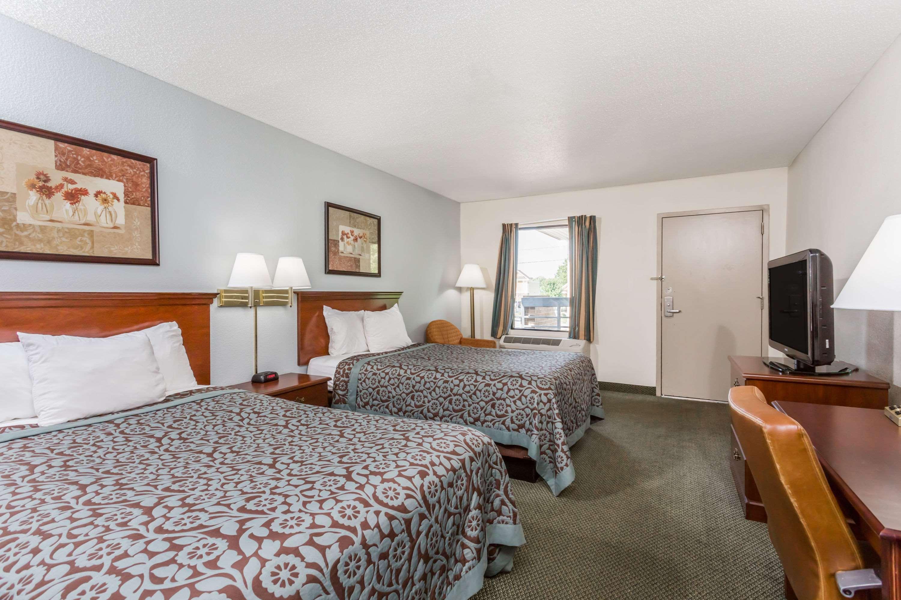 Days Inn Raleigh Glenwood-Crabtree — photo 5
