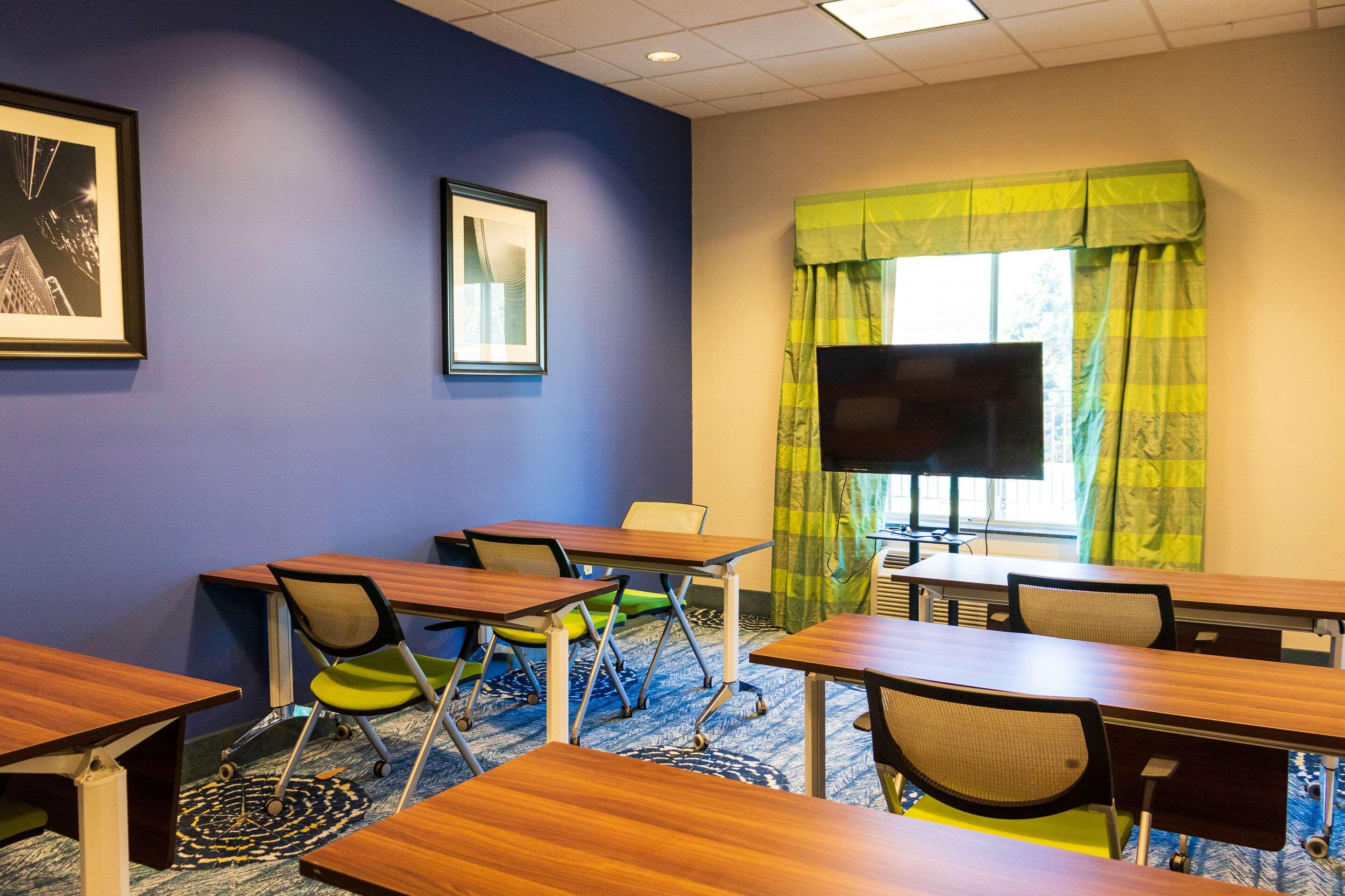 Comfort Inn & Suites Plainville-Foxboro — photo 5
