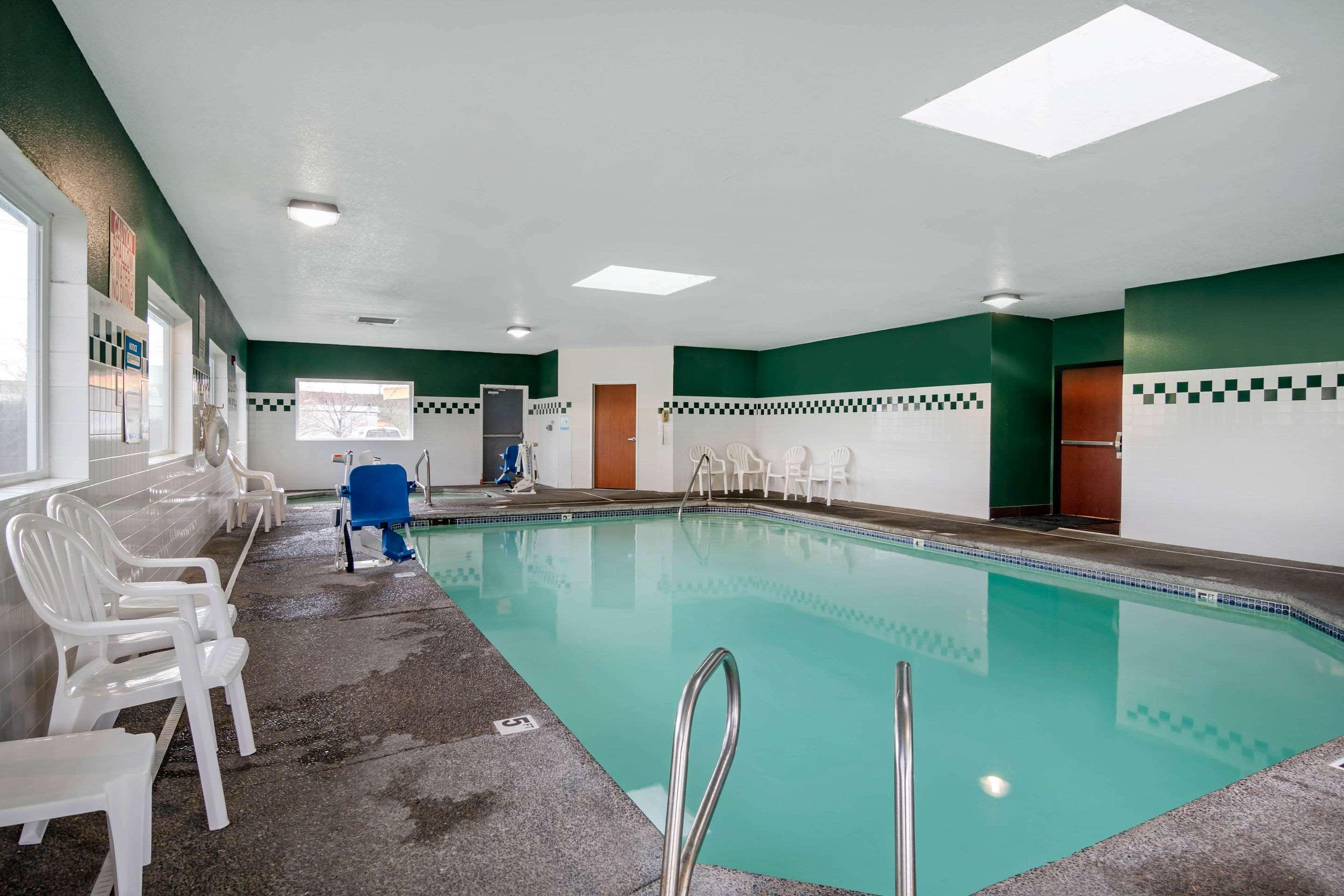 Comfort Inn & Suites — photo 4