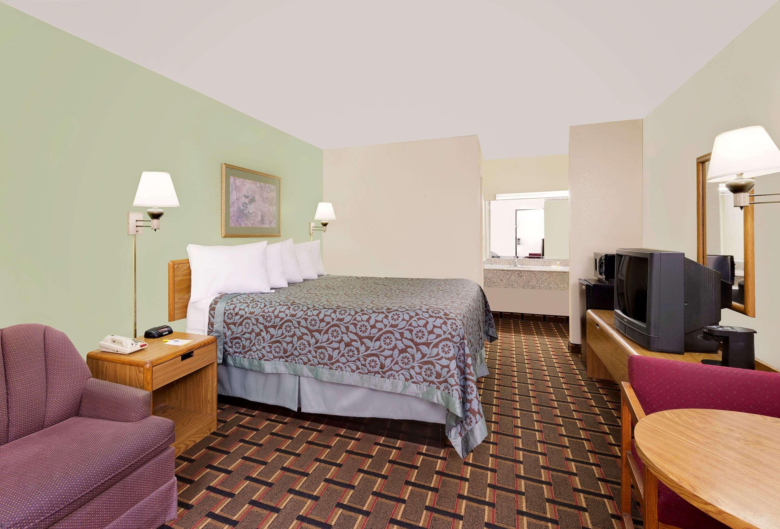 Days Inn Cleveland — photo 4