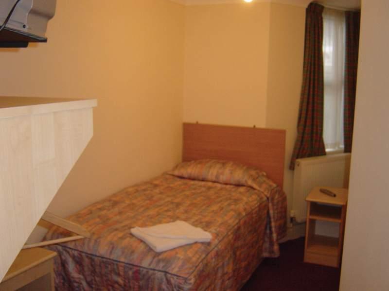Channins Hounslow Hotel — photo 4